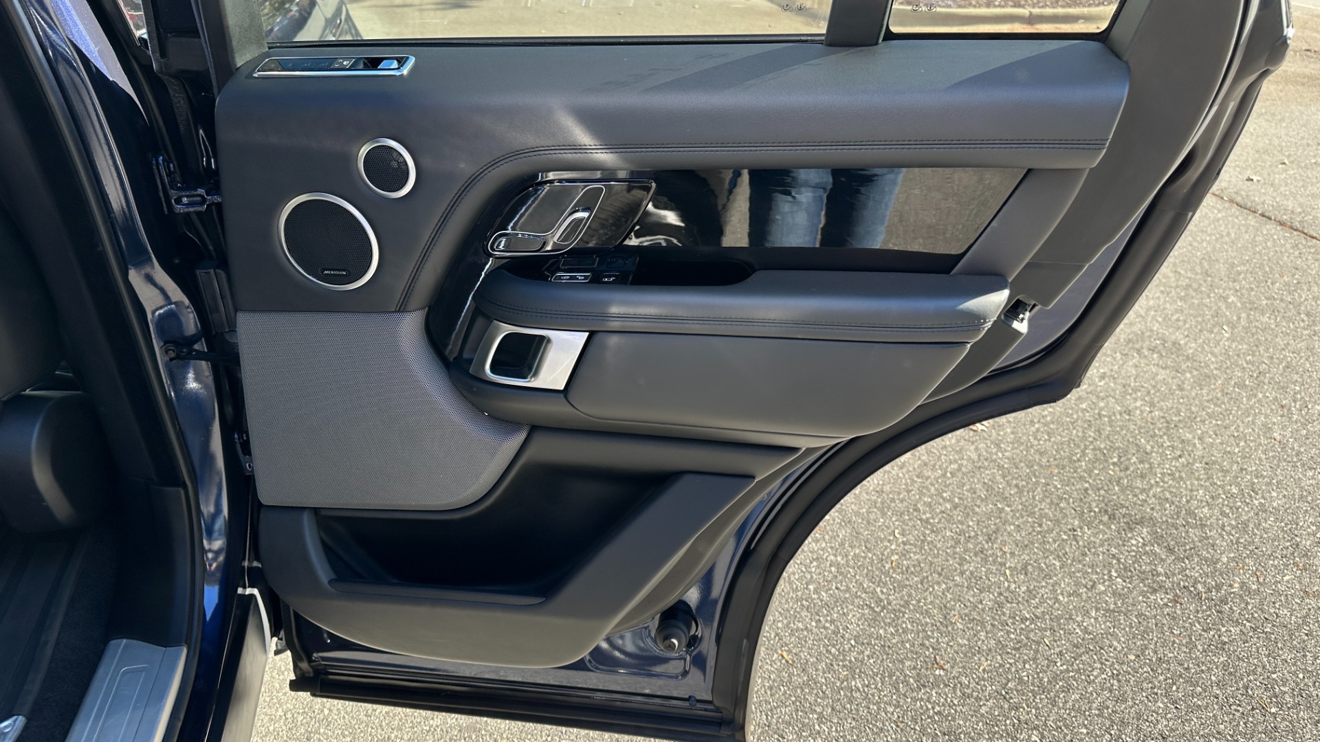 Used 2018 Land Rover Range Rover VISION ASSIST / 22 WAY MASSAGE SEATS / MERIDIAN SOUND / REAR ENTERTAINMENT for sale Sold at Formula Imports in Charlotte NC 28227 28