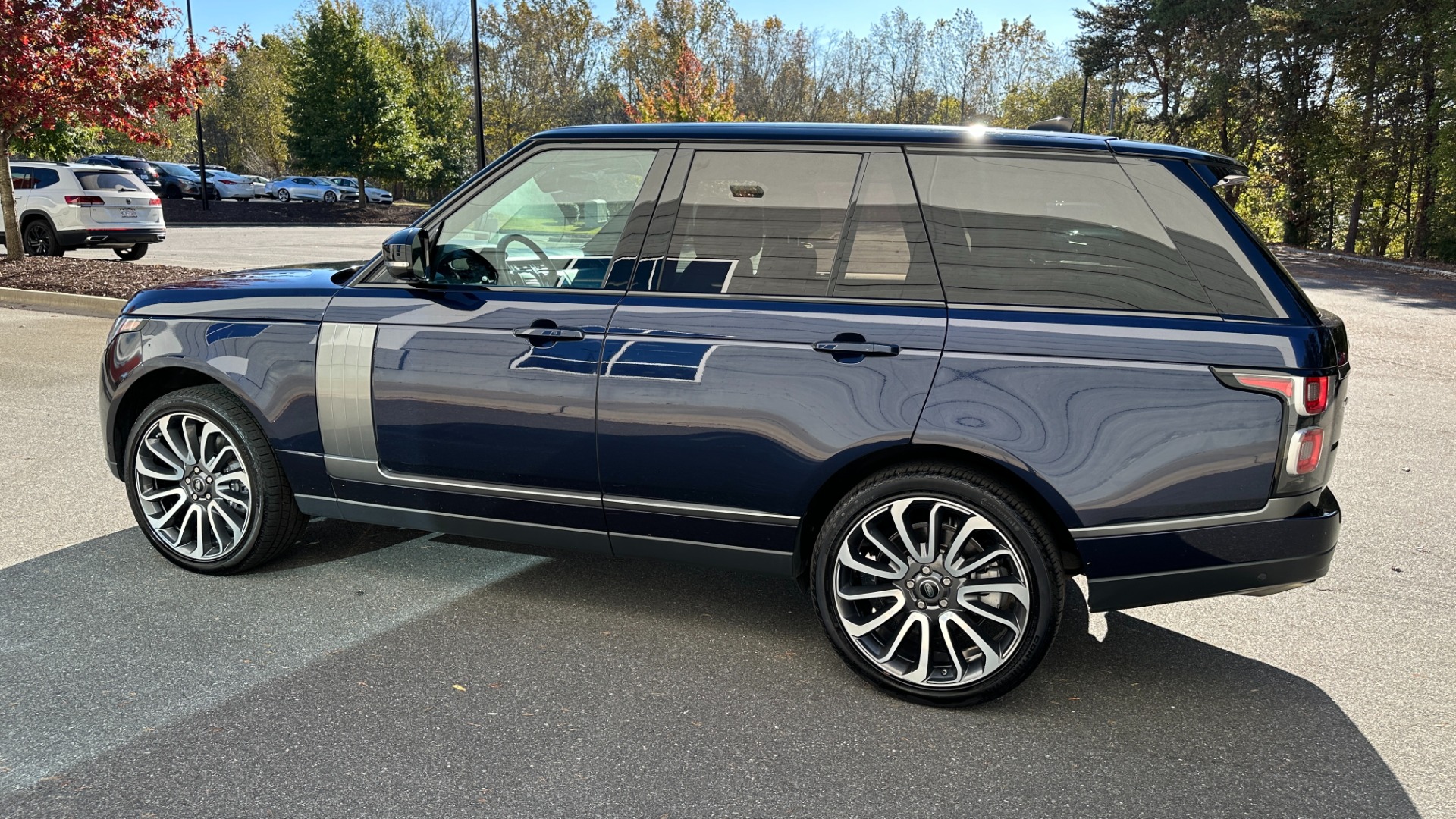 Used 2018 Land Rover Range Rover VISION ASSIST / 22 WAY MASSAGE SEATS / MERIDIAN SOUND / REAR ENTERTAINMENT for sale $41,999 at Formula Imports in Charlotte NC 28227 3