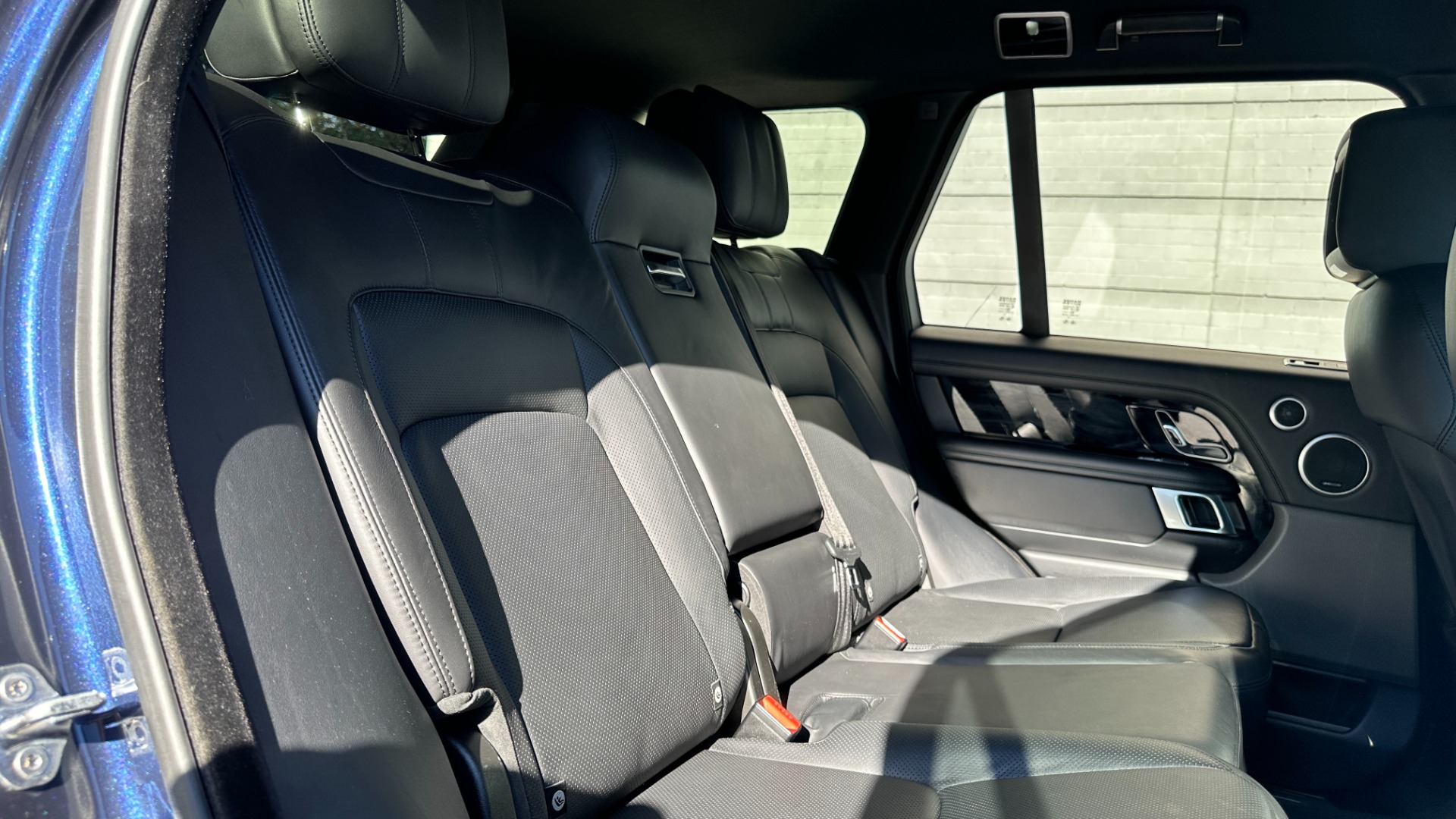 Used 2018 Land Rover Range Rover VISION ASSIST / 22 WAY MASSAGE SEATS / MERIDIAN SOUND / REAR ENTERTAINMENT for sale $41,999 at Formula Imports in Charlotte NC 28227 30