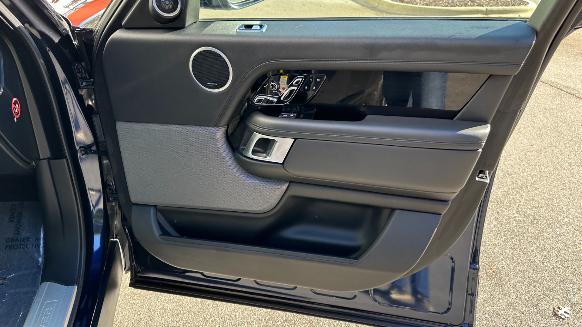 Used 2018 Land Rover Range Rover VISION ASSIST / 22 WAY MASSAGE SEATS / MERIDIAN SOUND / REAR ENTERTAINMENT for sale $41,999 at Formula Imports in Charlotte NC 28227 32