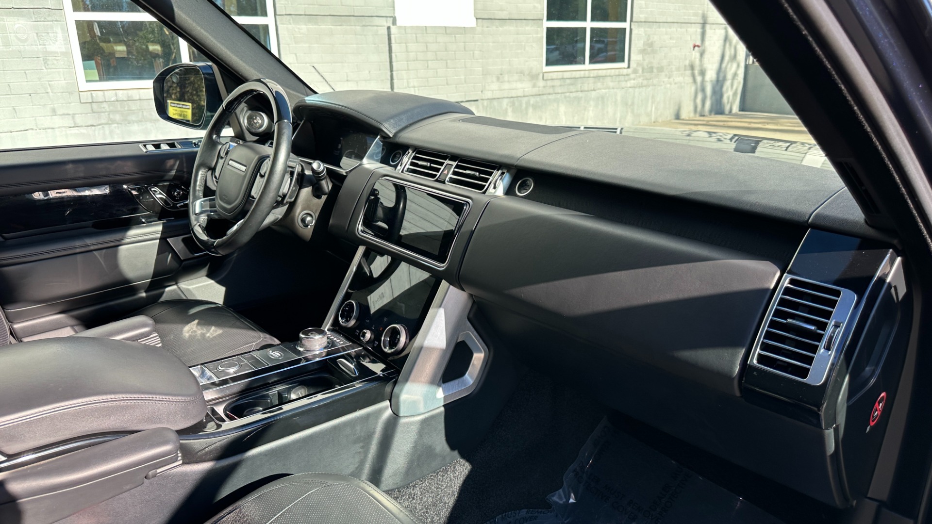 Used 2018 Land Rover Range Rover VISION ASSIST / 22 WAY MASSAGE SEATS / MERIDIAN SOUND / REAR ENTERTAINMENT for sale $41,999 at Formula Imports in Charlotte NC 28227 33