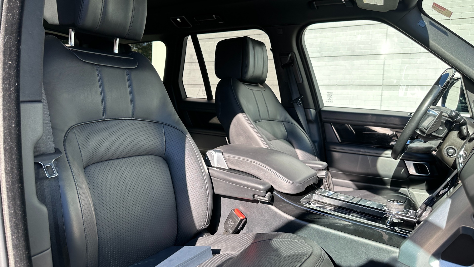 Used 2018 Land Rover Range Rover VISION ASSIST / 22 WAY MASSAGE SEATS / MERIDIAN SOUND / REAR ENTERTAINMENT for sale Sold at Formula Imports in Charlotte NC 28227 34