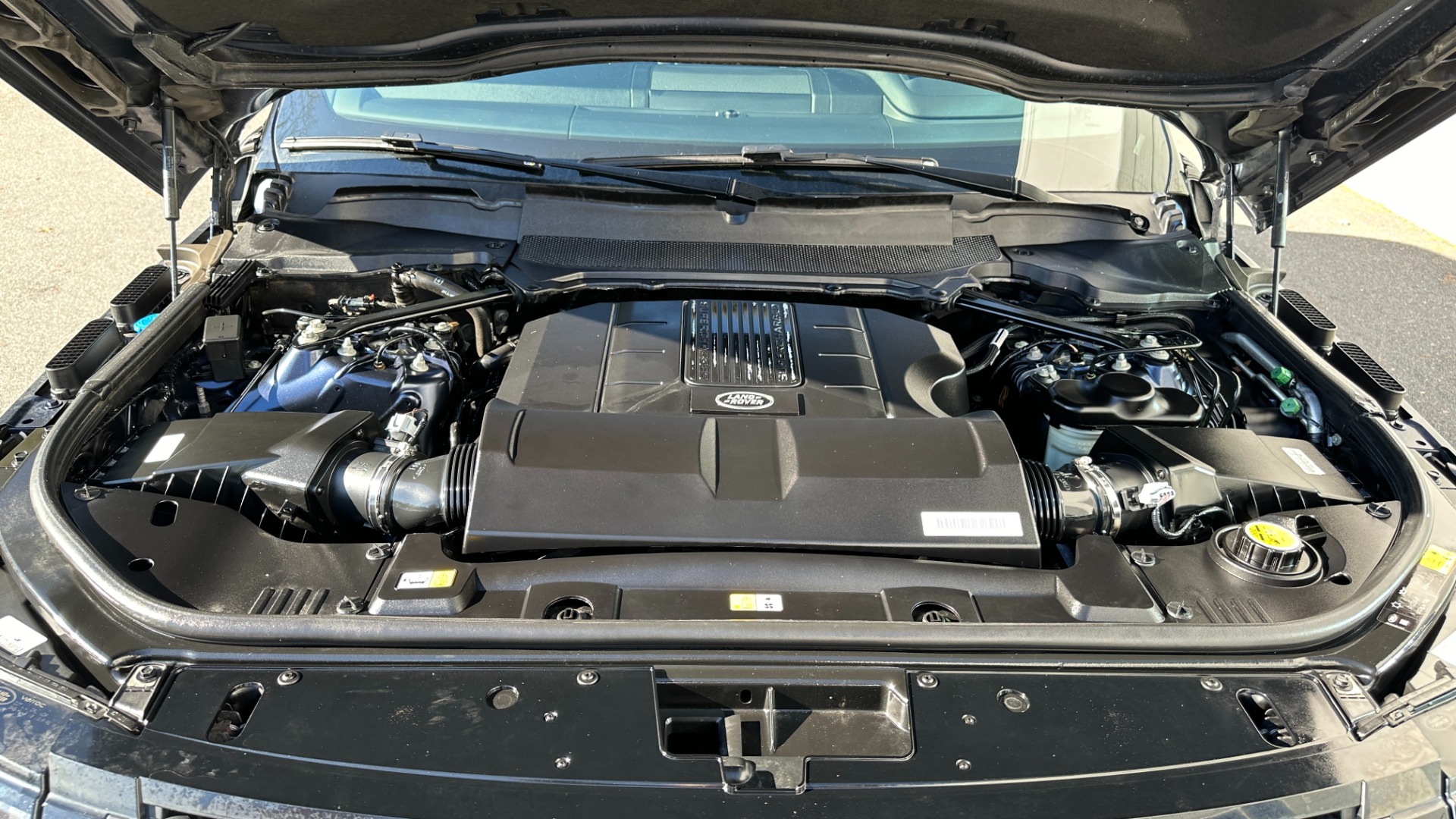 Used 2018 Land Rover Range Rover VISION ASSIST / 22 WAY MASSAGE SEATS / MERIDIAN SOUND / REAR ENTERTAINMENT for sale $41,999 at Formula Imports in Charlotte NC 28227 41