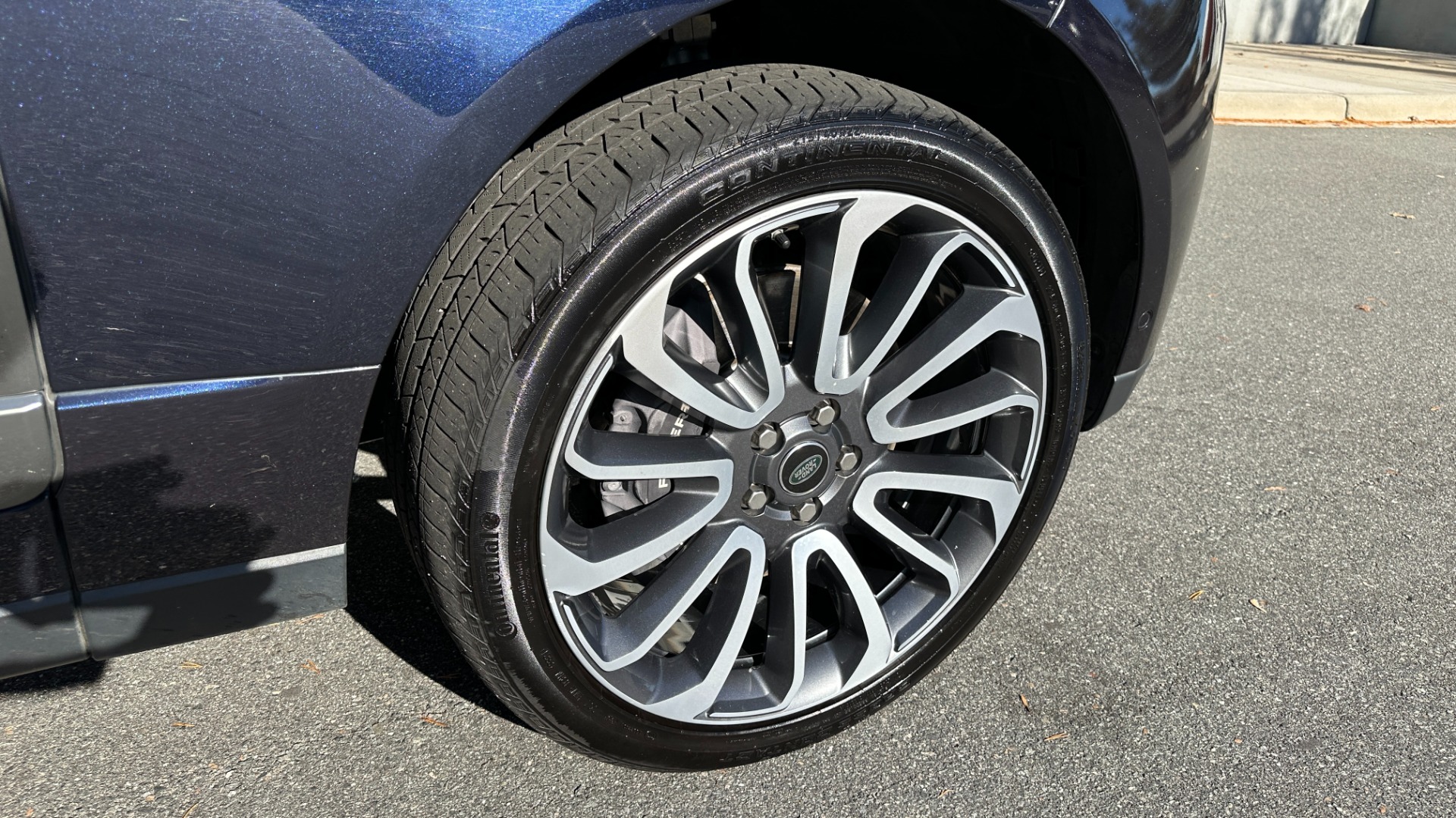 Used 2018 Land Rover Range Rover VISION ASSIST / 22 WAY MASSAGE SEATS / MERIDIAN SOUND / REAR ENTERTAINMENT for sale $41,999 at Formula Imports in Charlotte NC 28227 43