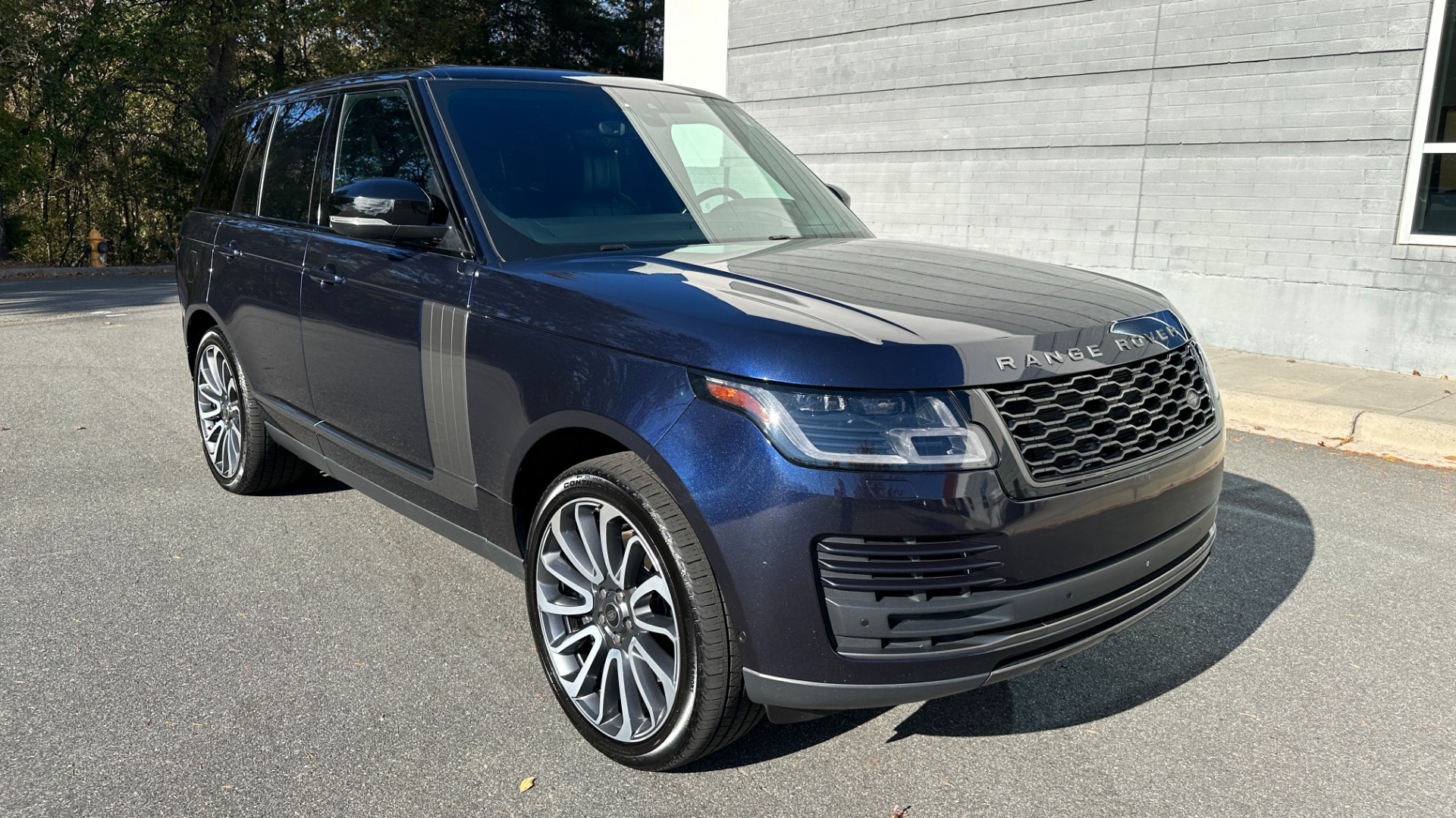 Used 2018 Land Rover Range Rover VISION ASSIST / 22 WAY MASSAGE SEATS / MERIDIAN SOUND / REAR ENTERTAINMENT for sale $41,999 at Formula Imports in Charlotte NC 28227 5