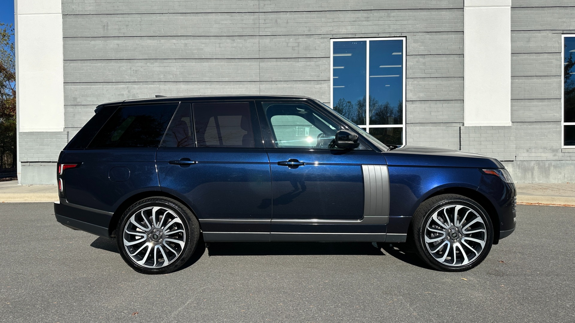 Used 2018 Land Rover Range Rover VISION ASSIST / 22 WAY MASSAGE SEATS / MERIDIAN SOUND / REAR ENTERTAINMENT for sale Sold at Formula Imports in Charlotte NC 28227 6