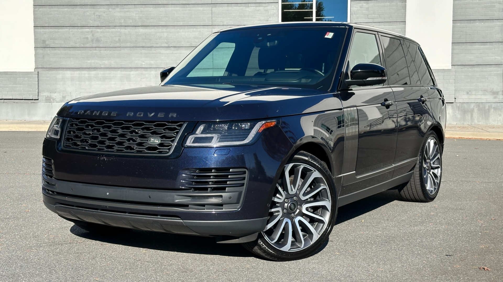 Used 2018 Land Rover Range Rover VISION ASSIST / 22 WAY MASSAGE SEATS / MERIDIAN SOUND / REAR ENTERTAINMENT for sale $41,999 at Formula Imports in Charlotte NC 28227 1