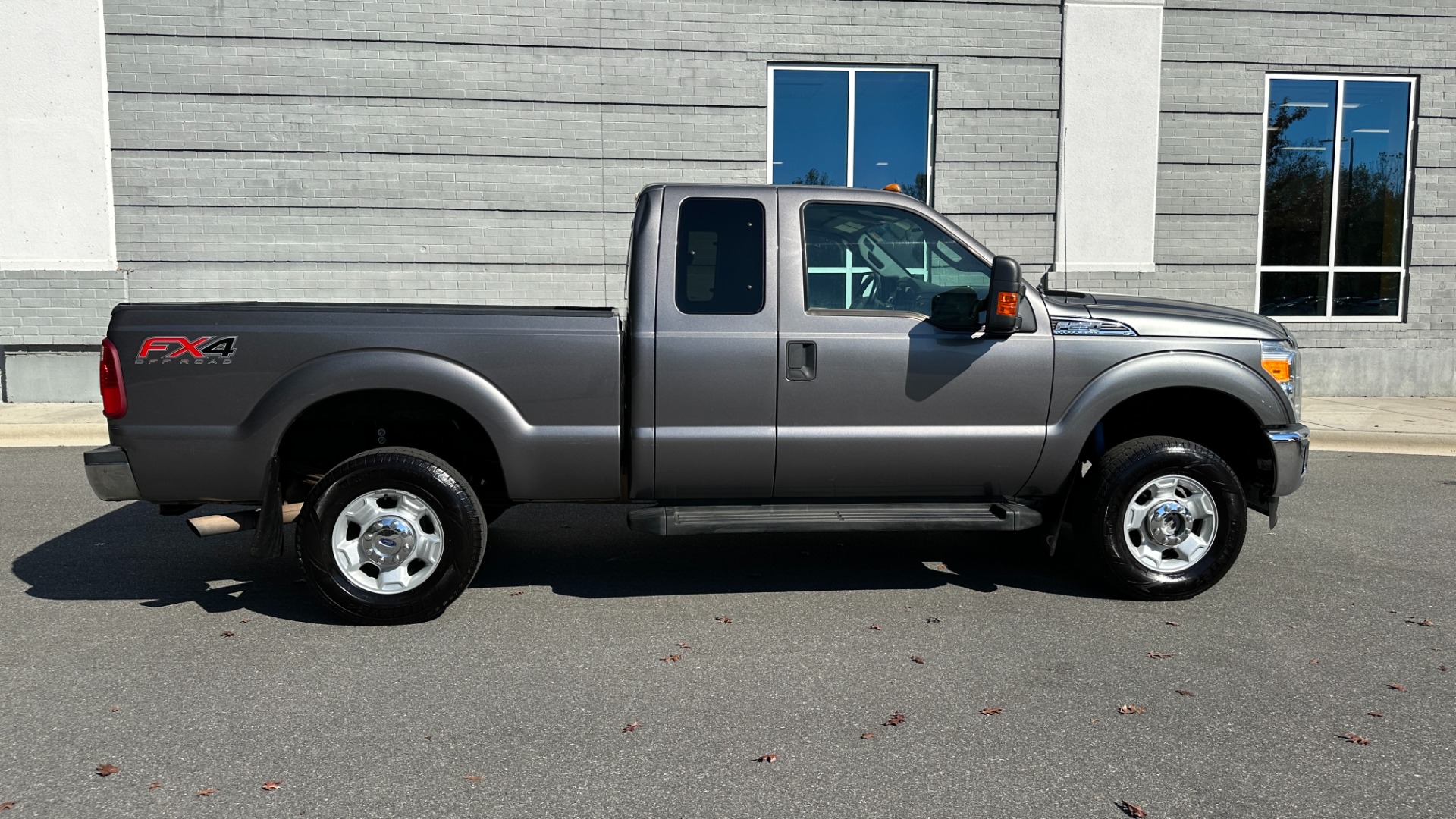 Used 2012 Ford Super Duty F-250 SRW XLT / 6.2L V8 4WD / FX4 OFFROAD / CLOTH / EXT CAB for sale Sold at Formula Imports in Charlotte NC 28227 6