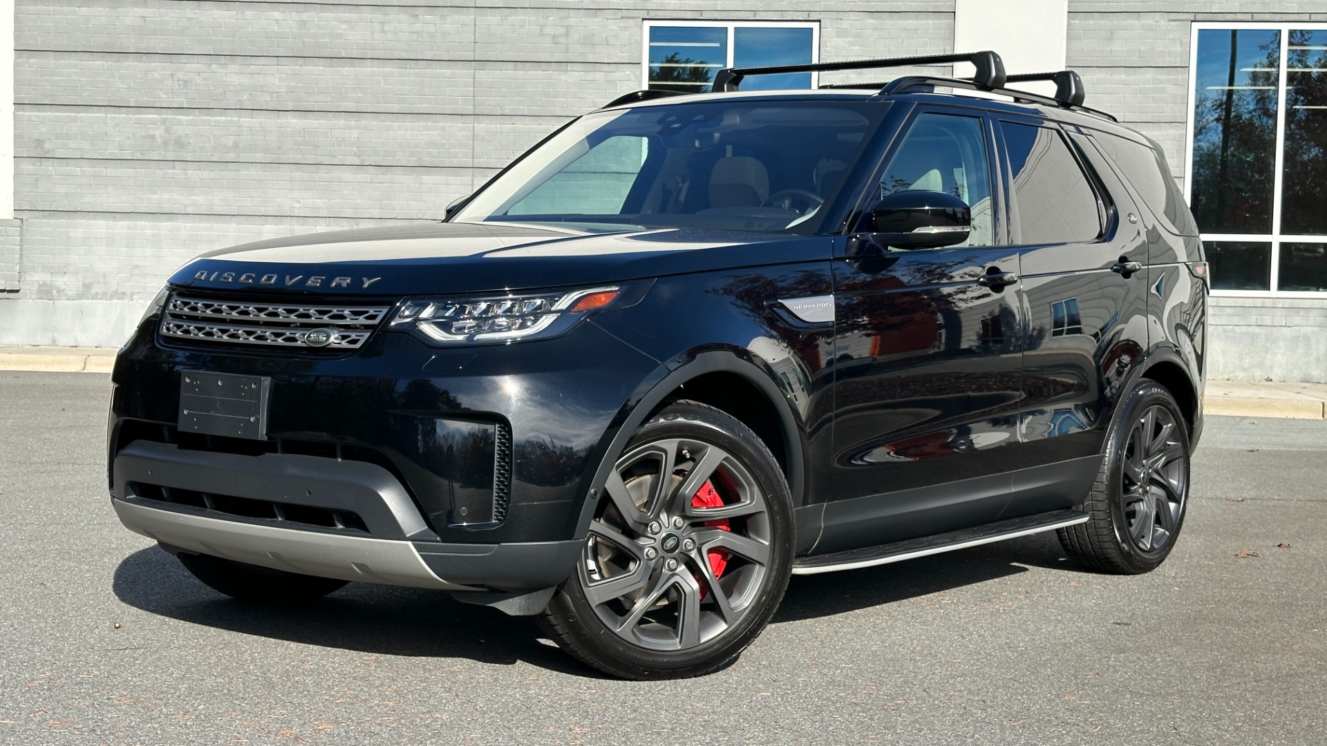 Used 2018 Land Rover Discovery HSE / DRIVE PACK / COLD CLIMATE PACK / 7 SEATER PACKAGE for sale Sold at Formula Imports in Charlotte NC 28227 1