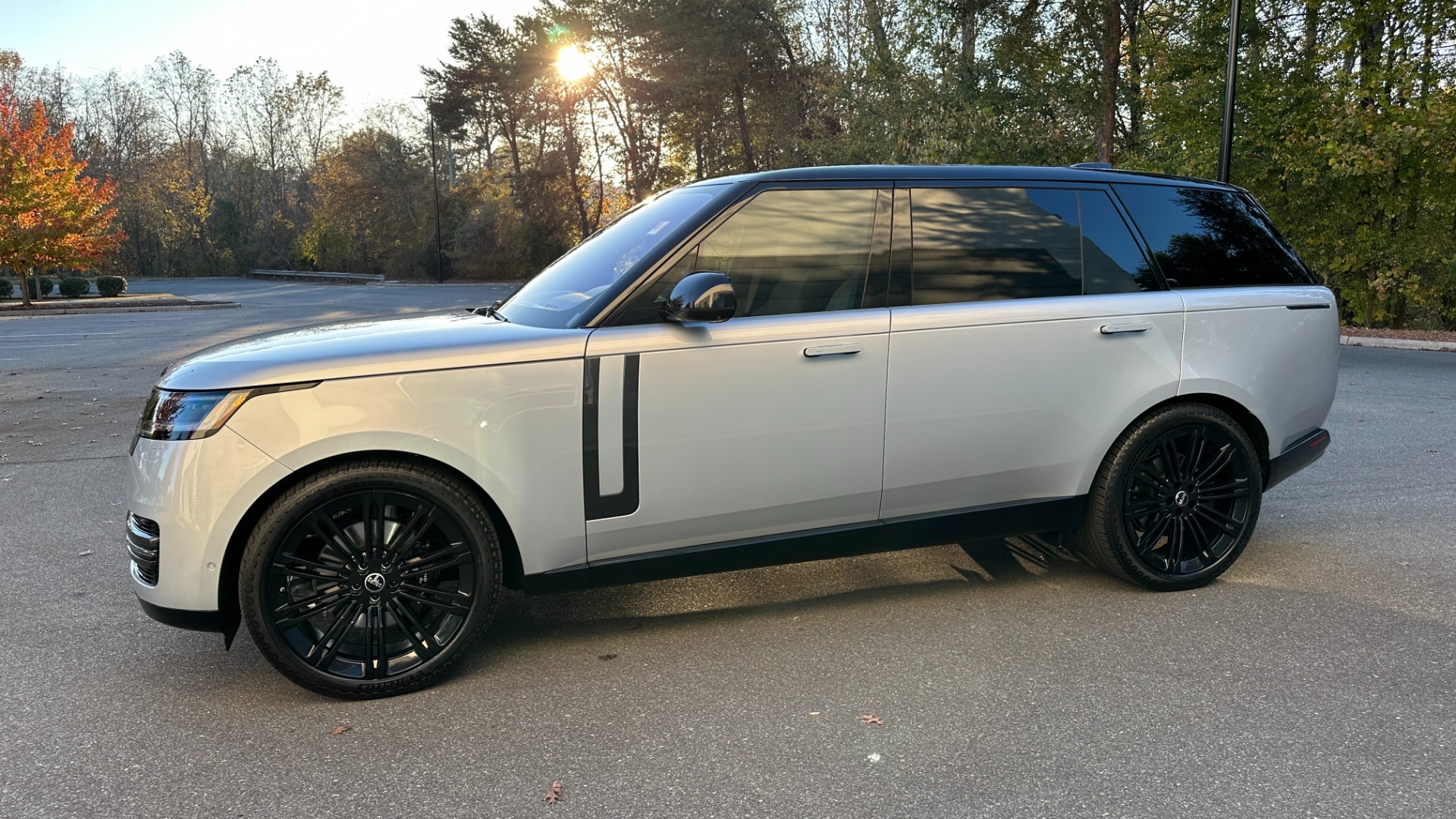 Used 2023 Land Rover Range Rover SE for sale Sold at Formula Imports in Charlotte NC 28227 3