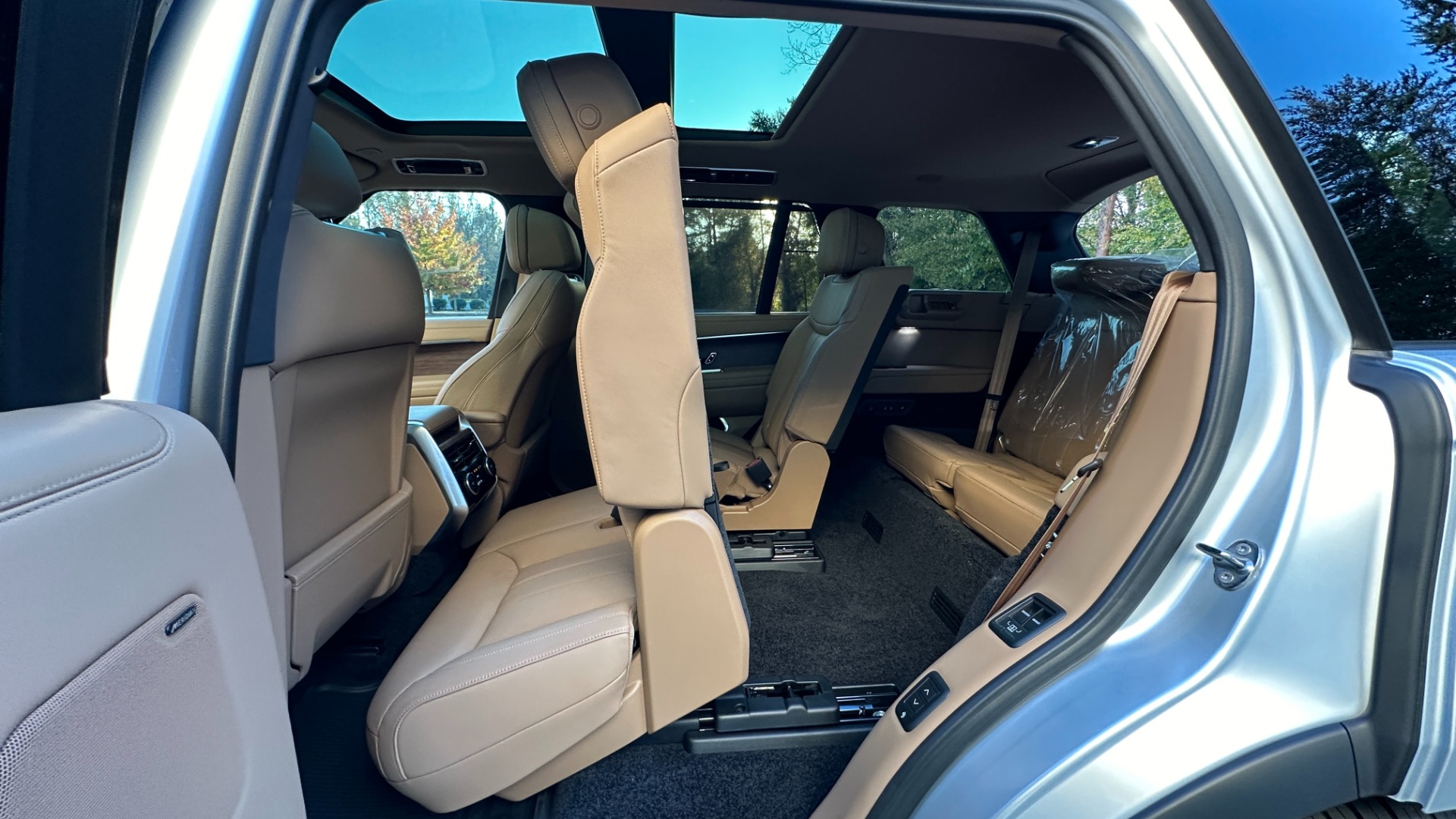 Used 2023 Land Rover Range Rover SE for sale Sold at Formula Imports in Charlotte NC 28227 30