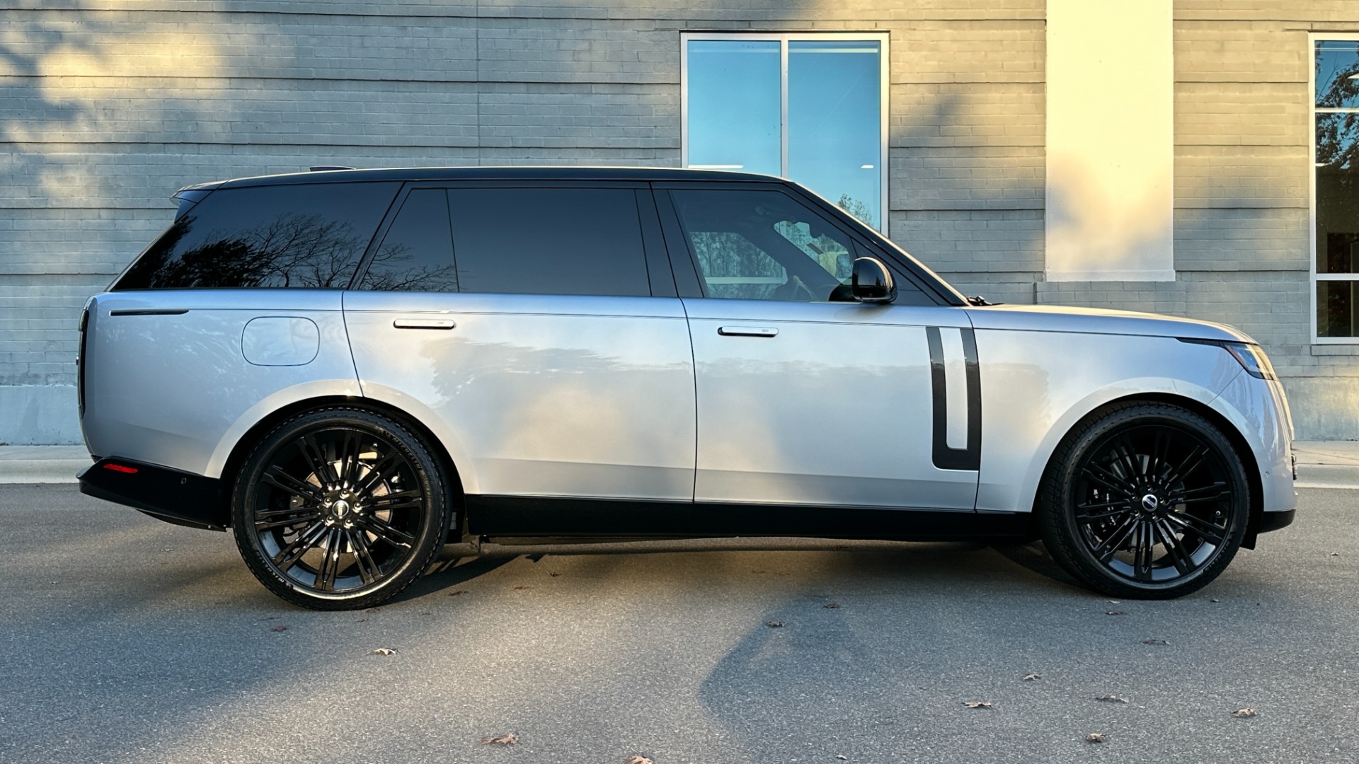 Used 2023 Land Rover Range Rover SE for sale Sold at Formula Imports in Charlotte NC 28227 6