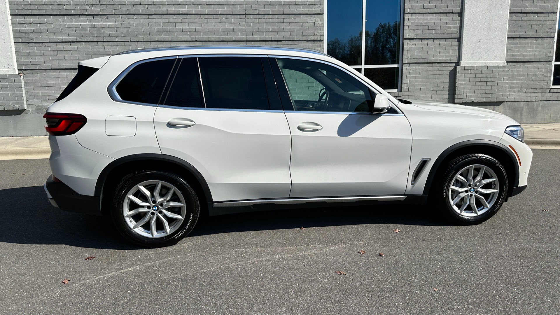 Used 2019 BMW X5 xDrive50i / LEATHER / PARK ASSIST PKG / REMOTE START / HEATED SEATS for sale $43,200 at Formula Imports in Charlotte NC 28227 3