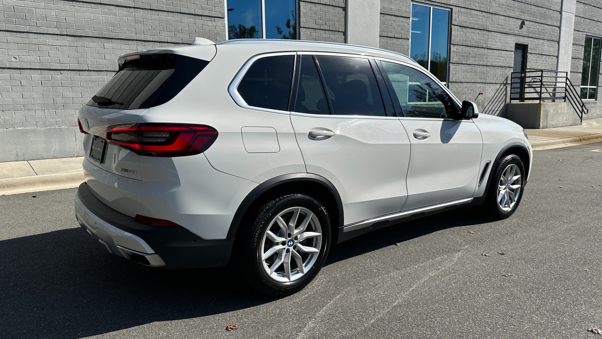 Used 2019 BMW X5 xDrive50i / LEATHER / PARK ASSIST PKG / REMOTE START / HEATED SEATS for sale $43,200 at Formula Imports in Charlotte NC 28227 4