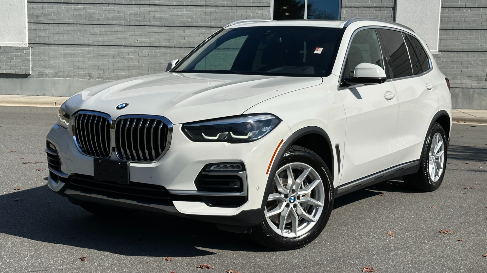 Used 2019 BMW X5 xDrive50i / LEATHER / PARK ASSIST PKG / REMOTE START / HEATED SEATS for sale $43,200 at Formula Imports in Charlotte NC 28227 1