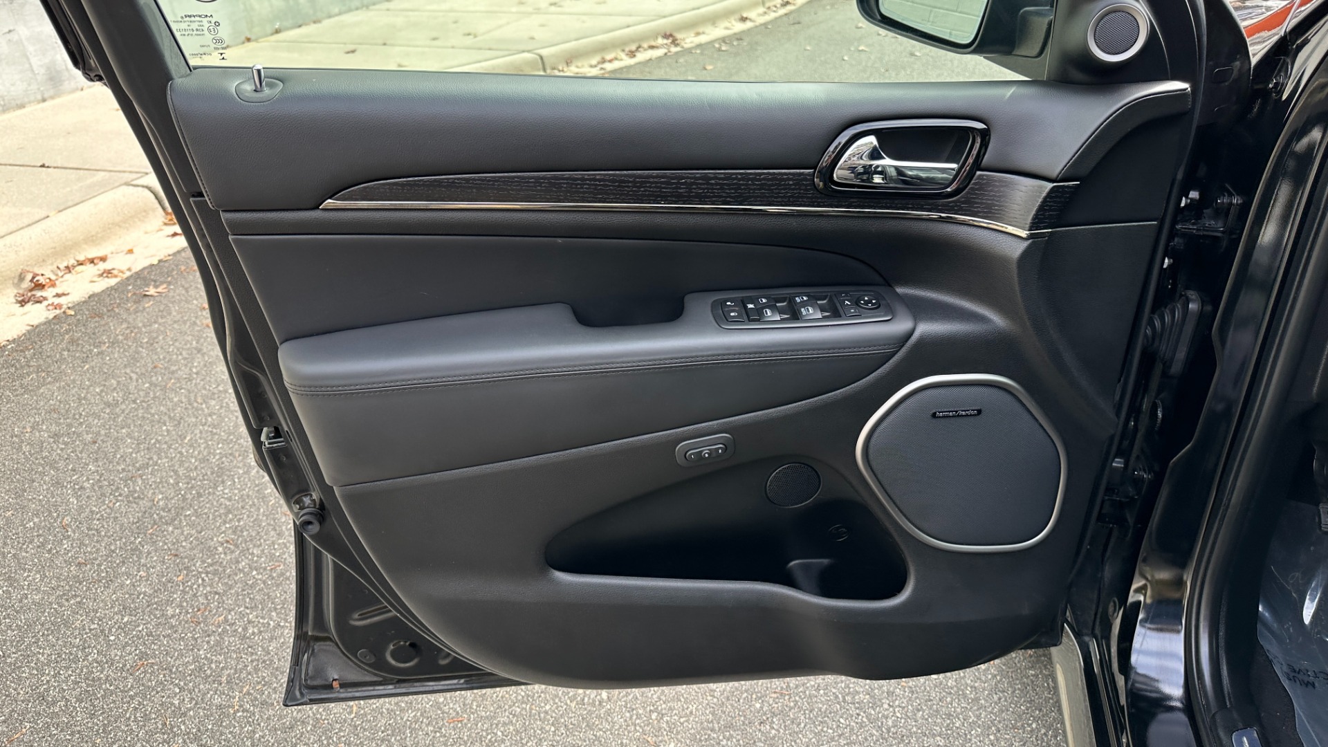 Used 2020 Jeep Grand Cherokee HIGH ALTITUDE / 5.7L V8 HEMI / 22S PKG / PREMIUM AUDIO PKG for sale $28,995 at Formula Imports in Charlotte NC 28227 10