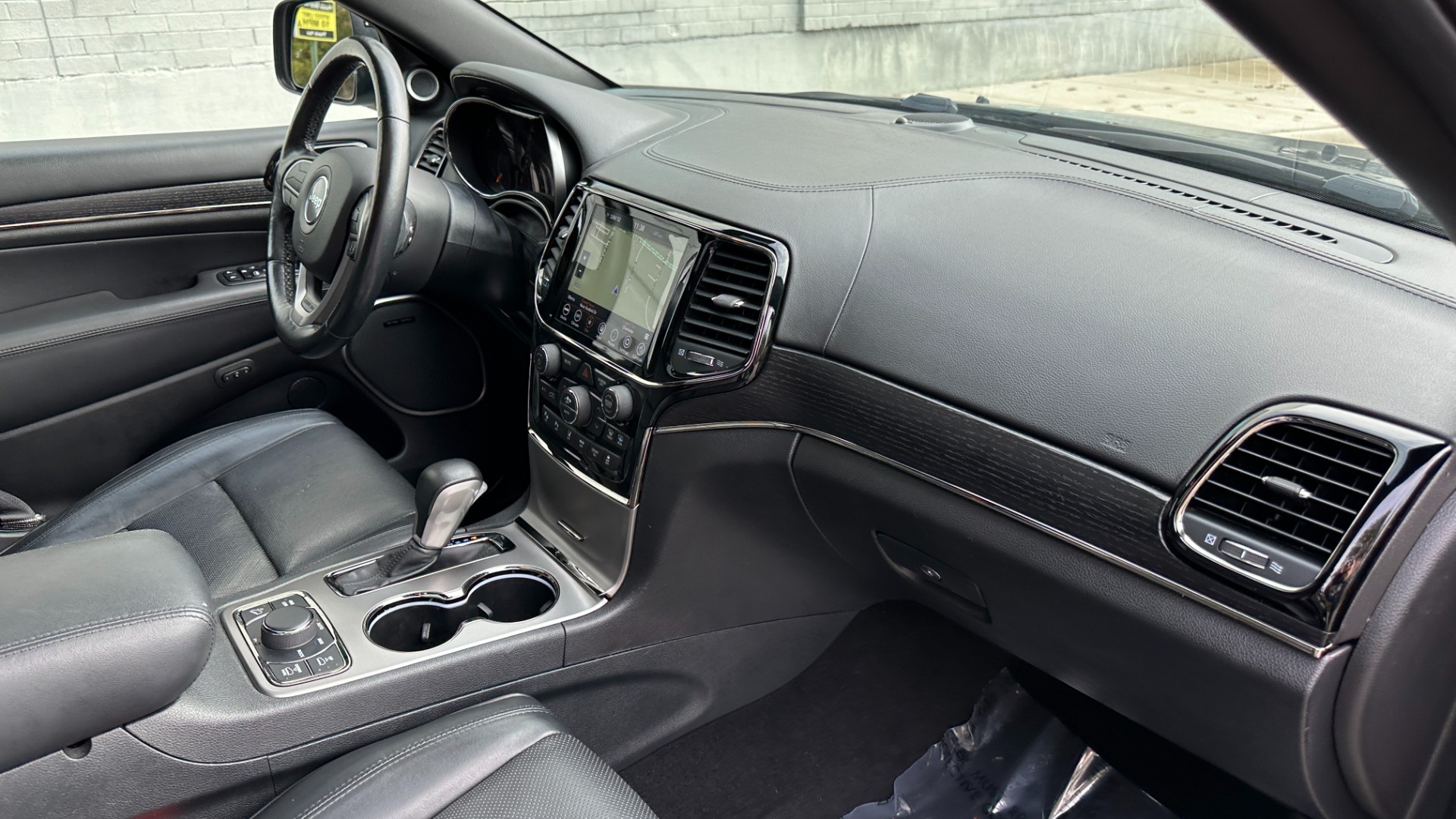 Used 2020 Jeep Grand Cherokee HIGH ALTITUDE / 5.7L V8 HEMI / 22S PKG / PREMIUM AUDIO PKG for sale $28,995 at Formula Imports in Charlotte NC 28227 33
