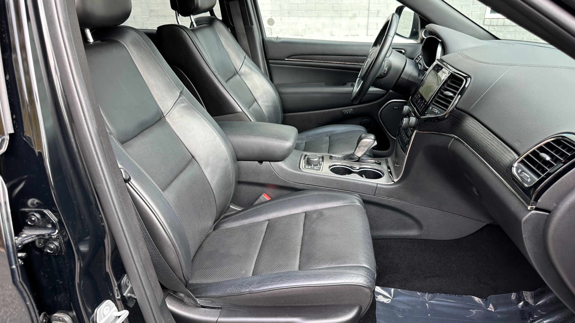 Used 2020 Jeep Grand Cherokee HIGH ALTITUDE / 5.7L V8 HEMI / 22S PKG / PREMIUM AUDIO PKG for sale Sold at Formula Imports in Charlotte NC 28227 34