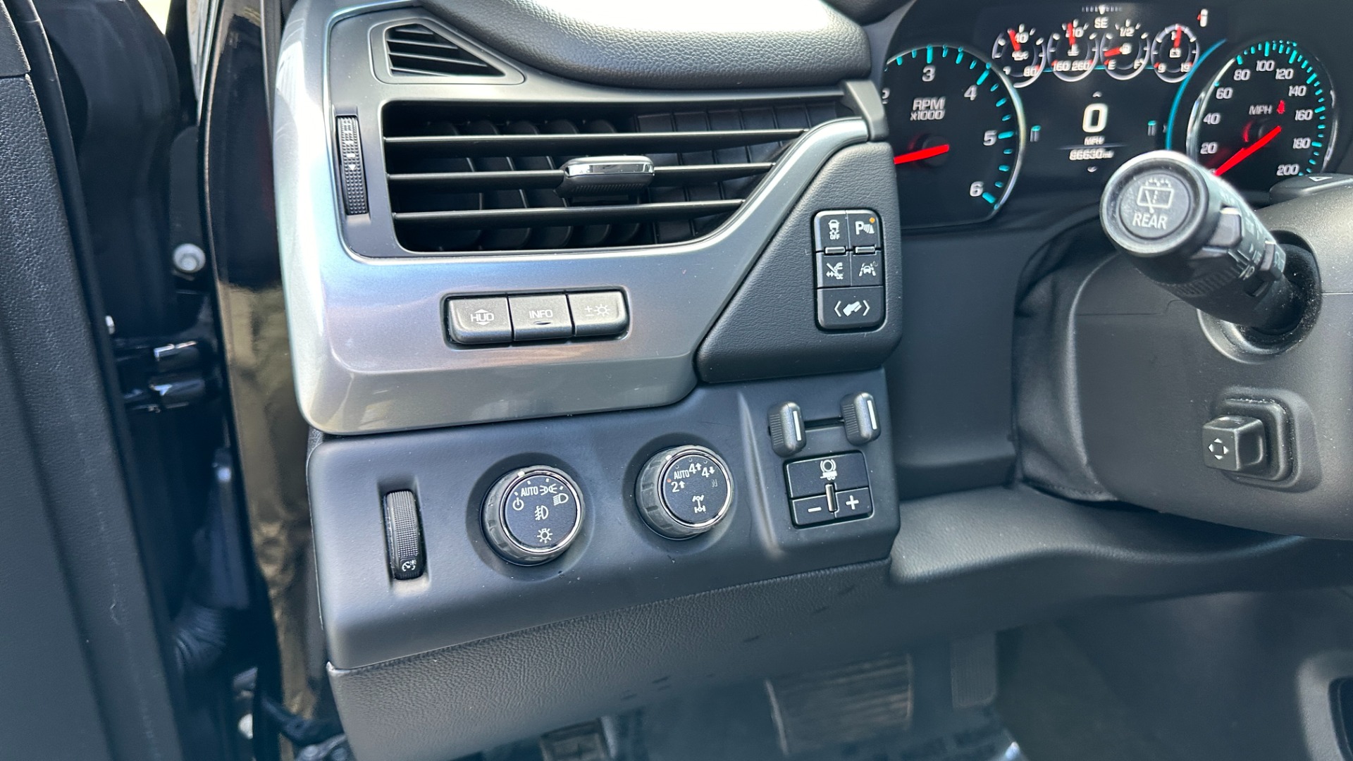 Used 2017 Chevrolet Tahoe PREMIER / 3 ROW / REAR ENTERTAINMENT / BOSE / HEADS UP DISPLAY for sale $33,900 at Formula Imports in Charlotte NC 28227 14