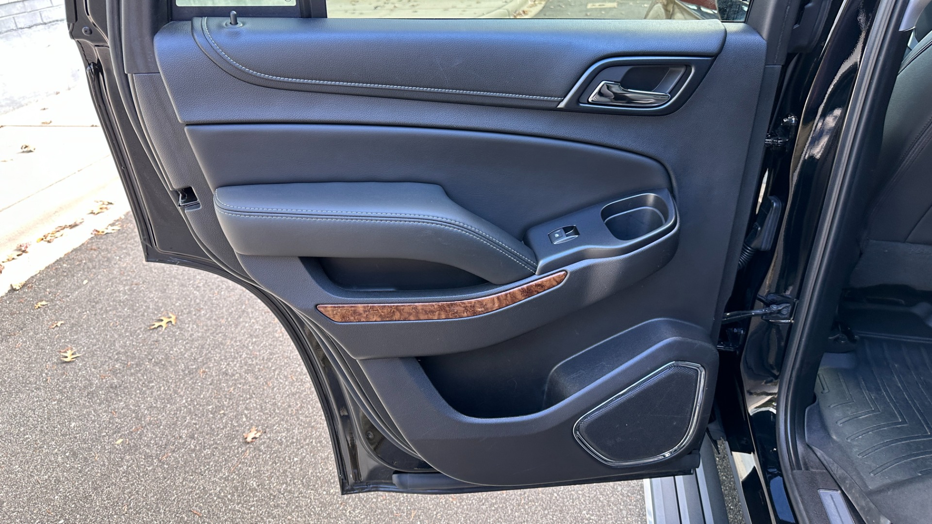 Used 2017 Chevrolet Tahoe PREMIER / 3 ROW / REAR ENTERTAINMENT / BOSE / HEADS UP DISPLAY for sale $33,900 at Formula Imports in Charlotte NC 28227 23