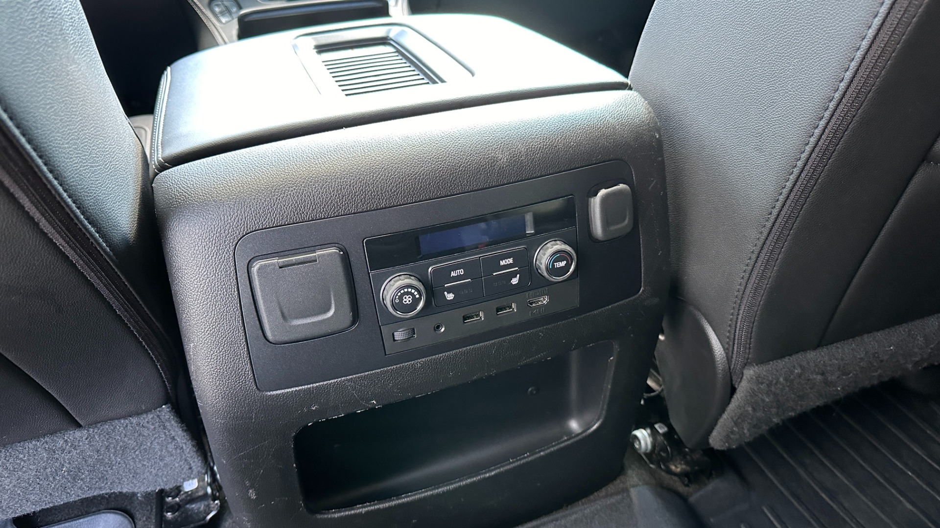 Used 2017 Chevrolet Tahoe PREMIER / 3 ROW / REAR ENTERTAINMENT / BOSE / HEADS UP DISPLAY for sale Sold at Formula Imports in Charlotte NC 28227 32