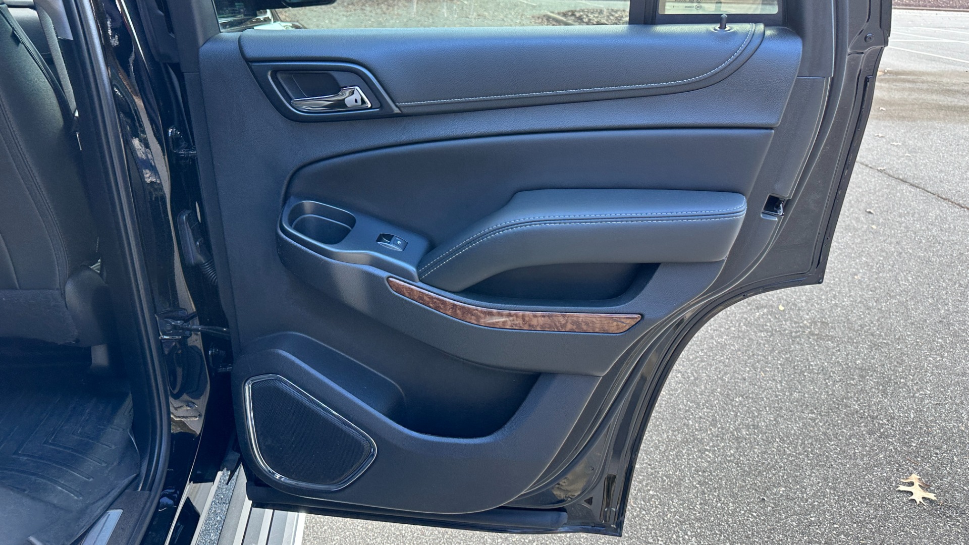 Used 2017 Chevrolet Tahoe PREMIER / 3 ROW / REAR ENTERTAINMENT / BOSE / HEADS UP DISPLAY for sale $33,900 at Formula Imports in Charlotte NC 28227 34