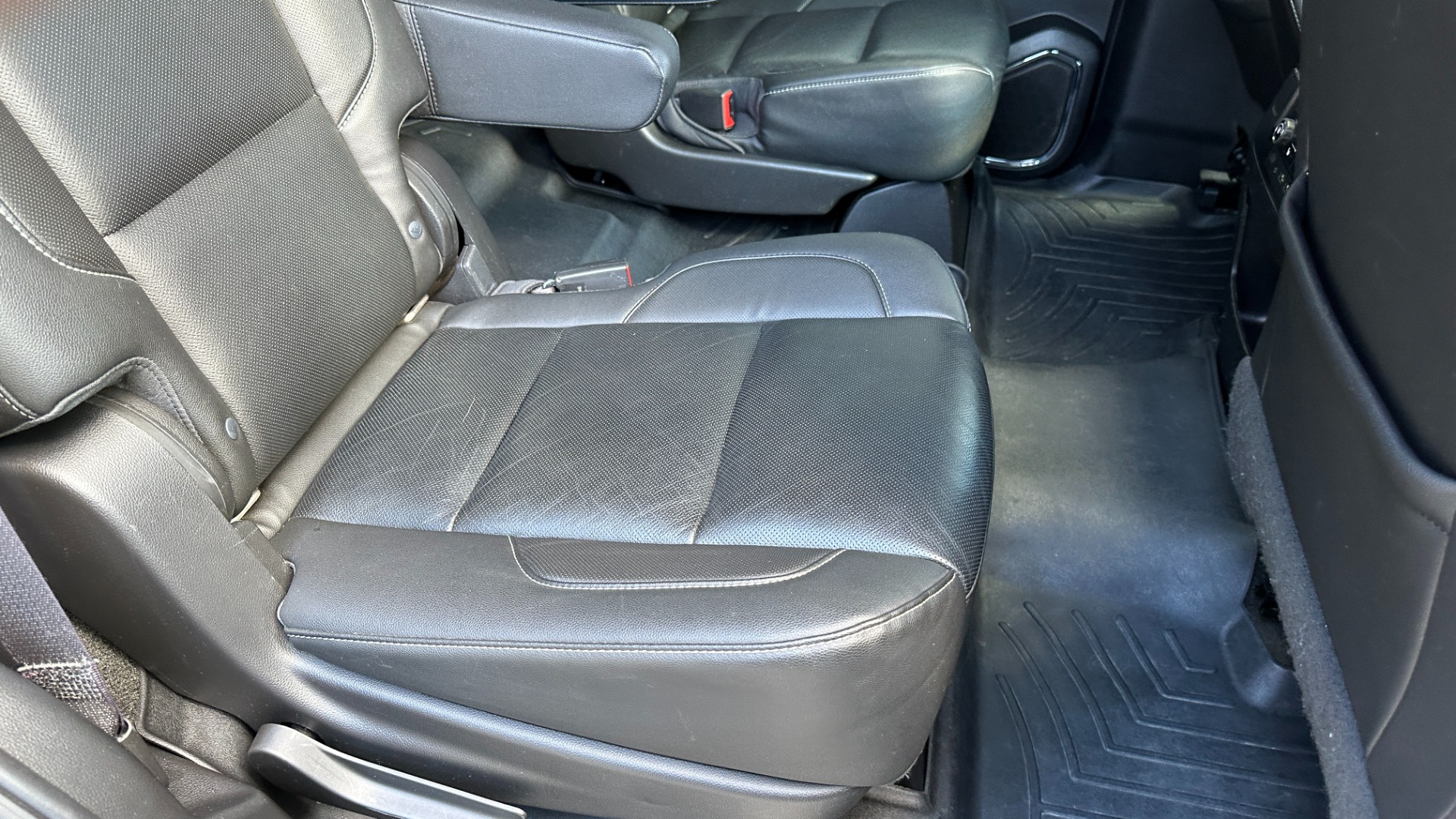 Used 2017 Chevrolet Tahoe PREMIER / 3 ROW / REAR ENTERTAINMENT / BOSE / HEADS UP DISPLAY for sale $33,900 at Formula Imports in Charlotte NC 28227 37