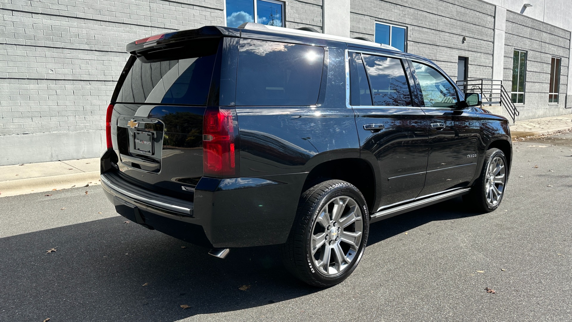 Used 2017 Chevrolet Tahoe PREMIER / 3 ROW / REAR ENTERTAINMENT / BOSE / HEADS UP DISPLAY for sale $33,900 at Formula Imports in Charlotte NC 28227 4