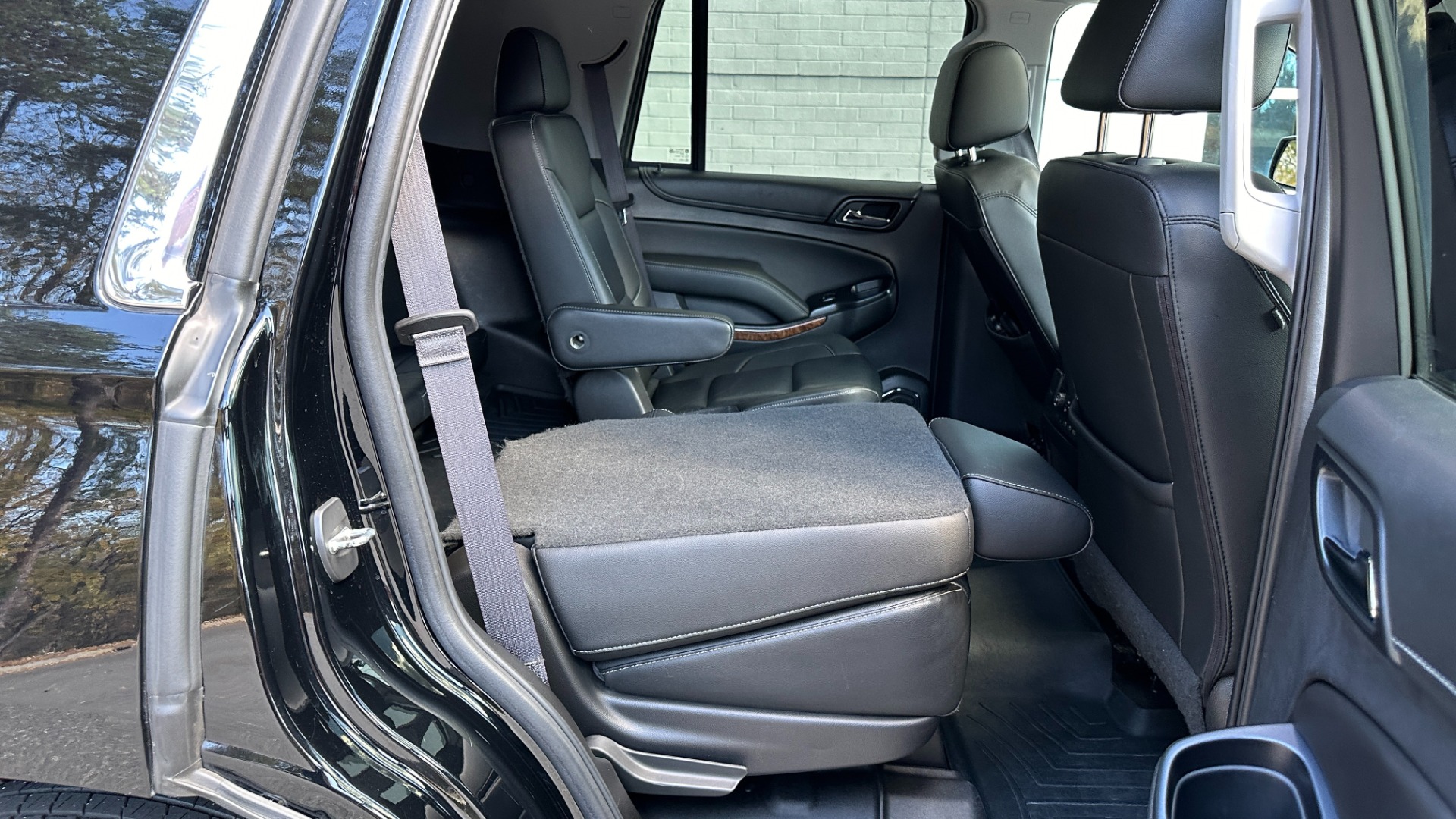 Used 2017 Chevrolet Tahoe PREMIER / 3 ROW / REAR ENTERTAINMENT / BOSE / HEADS UP DISPLAY for sale $33,900 at Formula Imports in Charlotte NC 28227 40