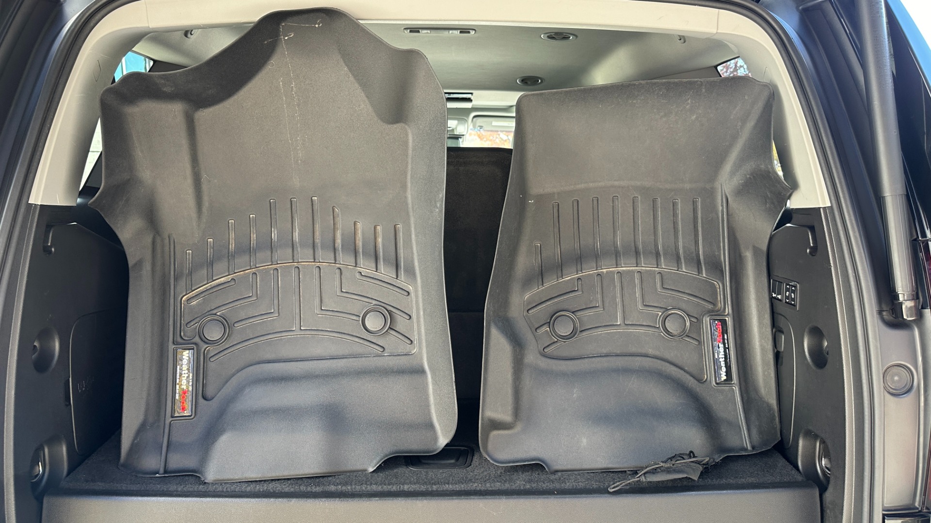 Used 2017 Chevrolet Tahoe PREMIER / 3 ROW / REAR ENTERTAINMENT / BOSE / HEADS UP DISPLAY for sale $33,900 at Formula Imports in Charlotte NC 28227 50