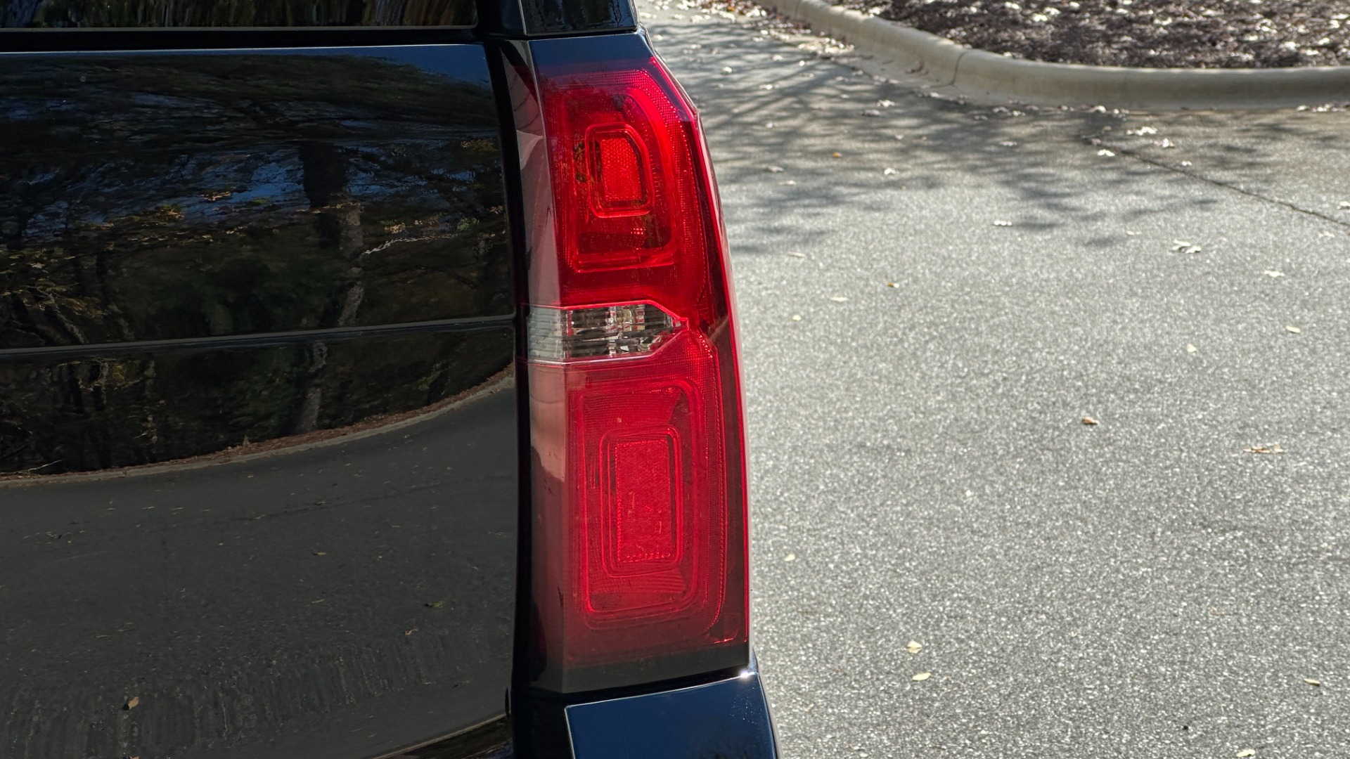 Used 2017 Chevrolet Tahoe PREMIER / 3 ROW / REAR ENTERTAINMENT / BOSE / HEADS UP DISPLAY for sale $33,900 at Formula Imports in Charlotte NC 28227 55