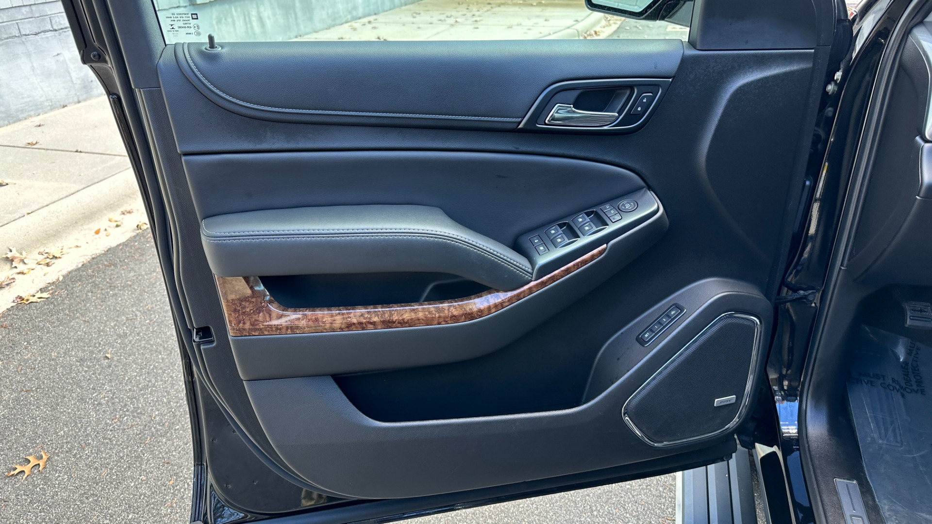 Used 2017 Chevrolet Tahoe PREMIER / 3 ROW / REAR ENTERTAINMENT / BOSE / HEADS UP DISPLAY for sale Sold at Formula Imports in Charlotte NC 28227 9