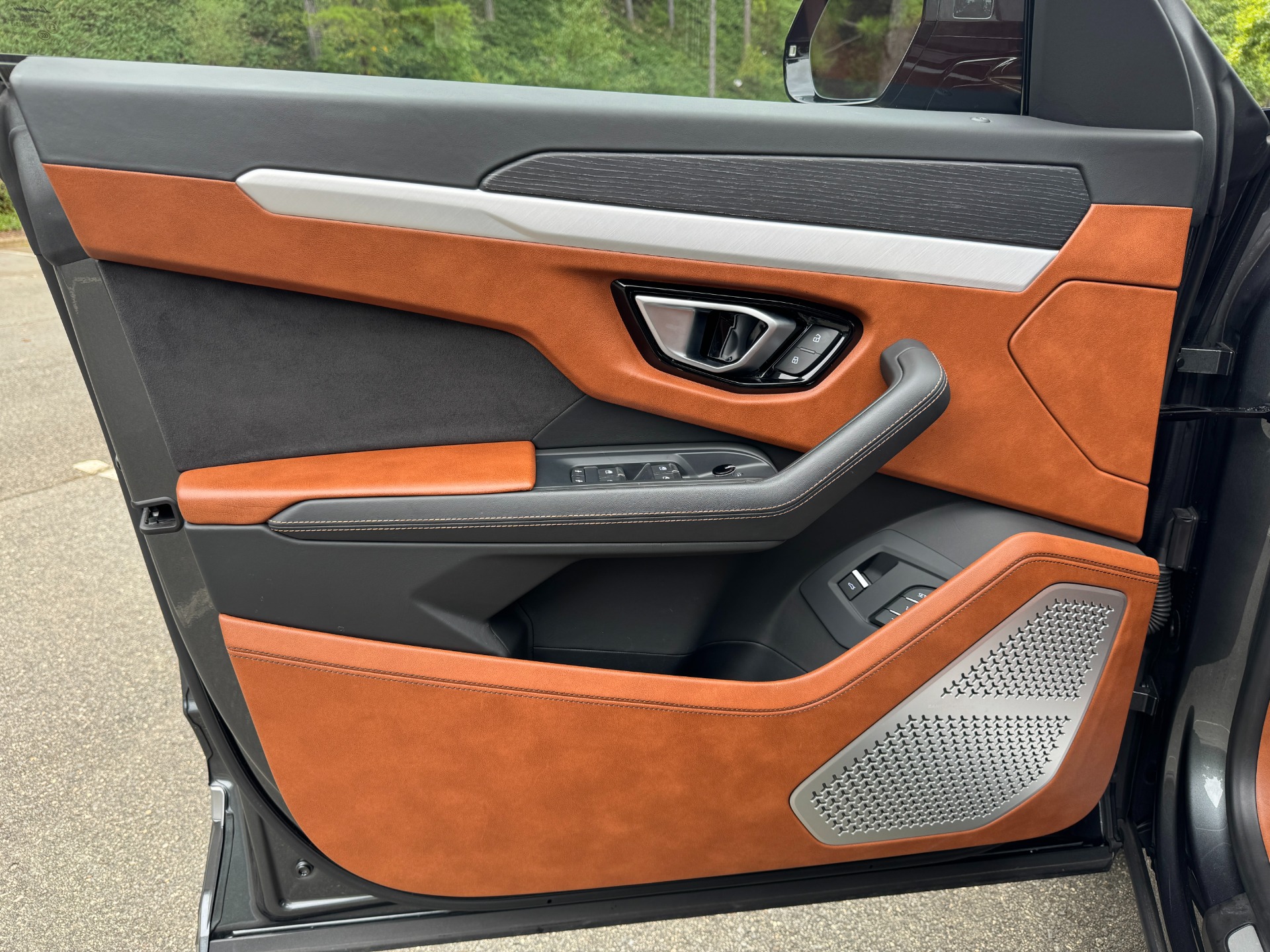 Used 2019 Lamborghini Urus CUSTOM WRAP / NIGHT VISION / 23IN WHEELS / ADVANCED 3D SOUND for sale $199,999 at Formula Imports in Charlotte NC 28227 17