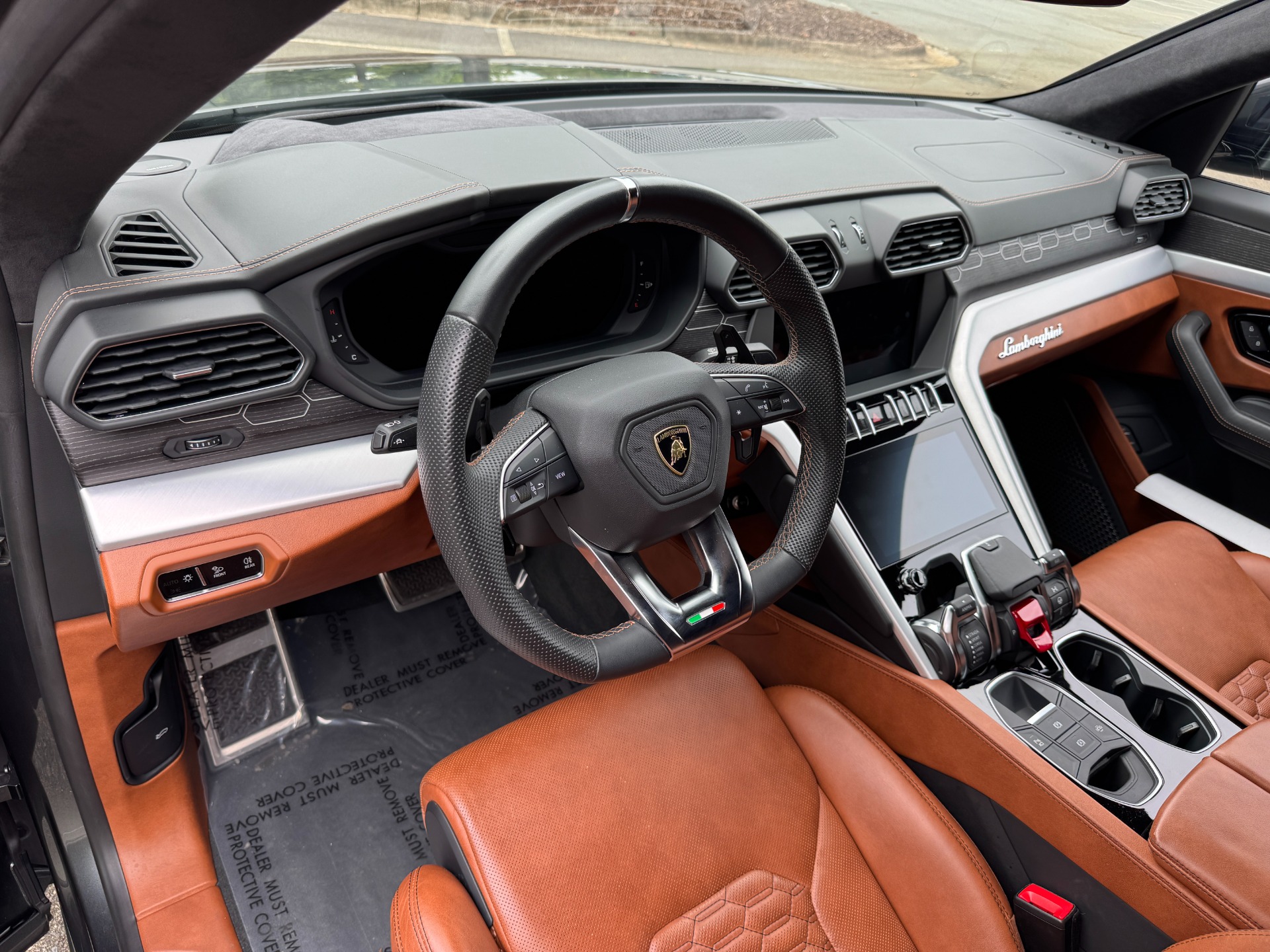 Used 2019 Lamborghini Urus CUSTOM WRAP / NIGHT VISION / 23IN WHEELS / ADVANCED 3D SOUND for sale $199,999 at Formula Imports in Charlotte NC 28227 24
