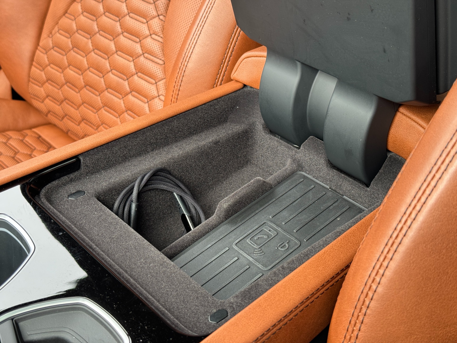 Used 2019 Lamborghini Urus CUSTOM WRAP / NIGHT VISION / 23IN WHEELS / ADVANCED 3D SOUND for sale $199,999 at Formula Imports in Charlotte NC 28227 34
