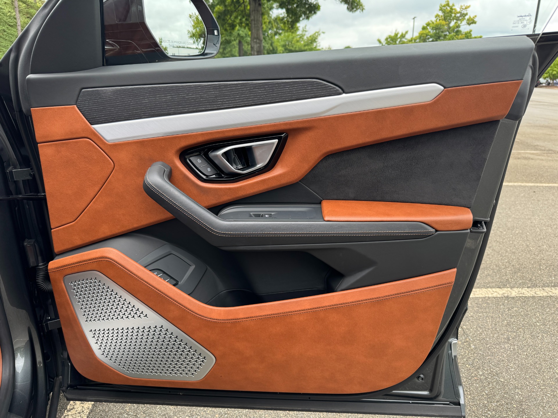 Used 2019 Lamborghini Urus CUSTOM WRAP / NIGHT VISION / 23IN WHEELS / ADVANCED 3D SOUND for sale $199,999 at Formula Imports in Charlotte NC 28227 43