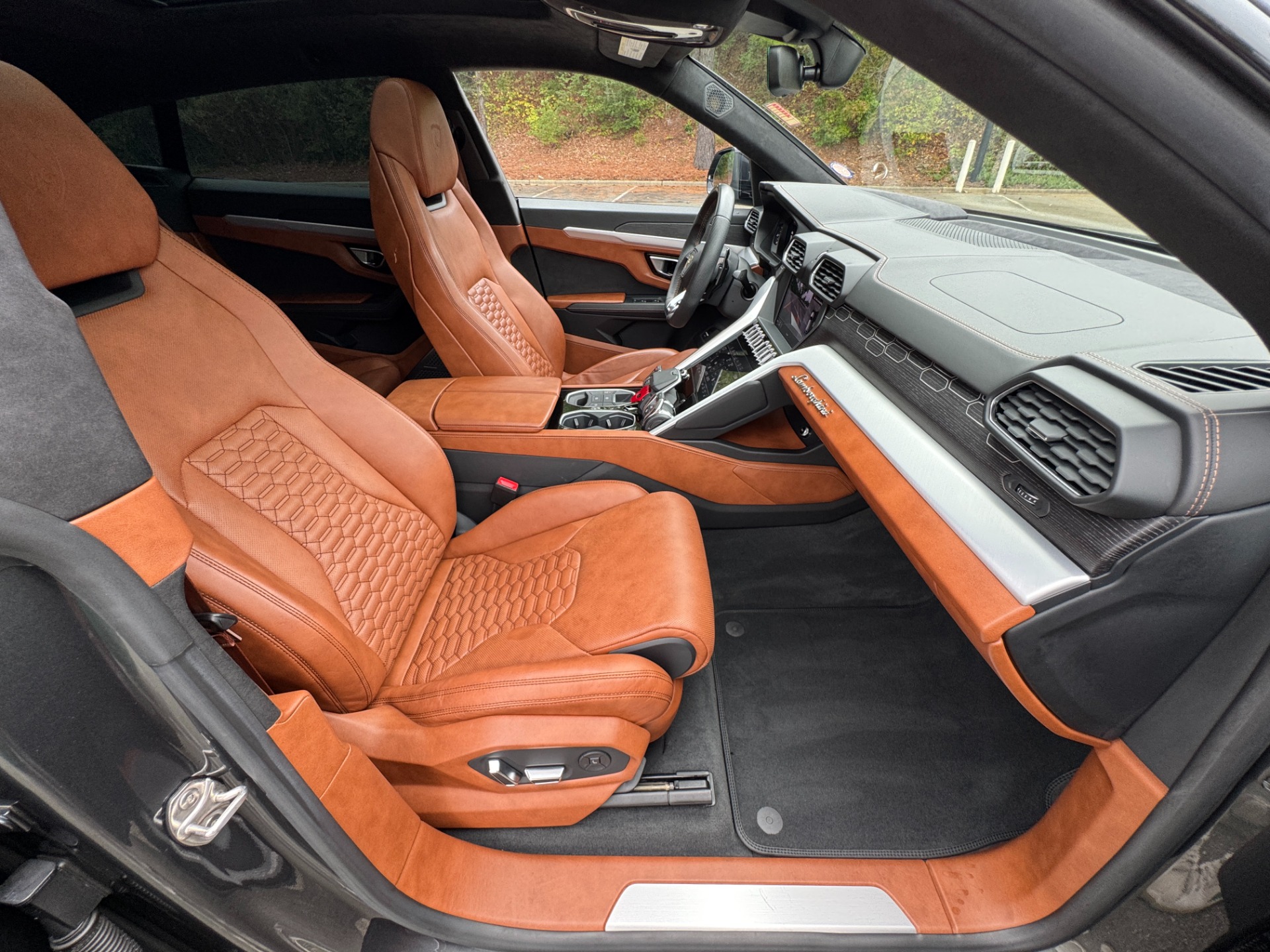 Used 2019 Lamborghini Urus CUSTOM WRAP / NIGHT VISION / 23IN WHEELS / ADVANCED 3D SOUND for sale $199,999 at Formula Imports in Charlotte NC 28227 44