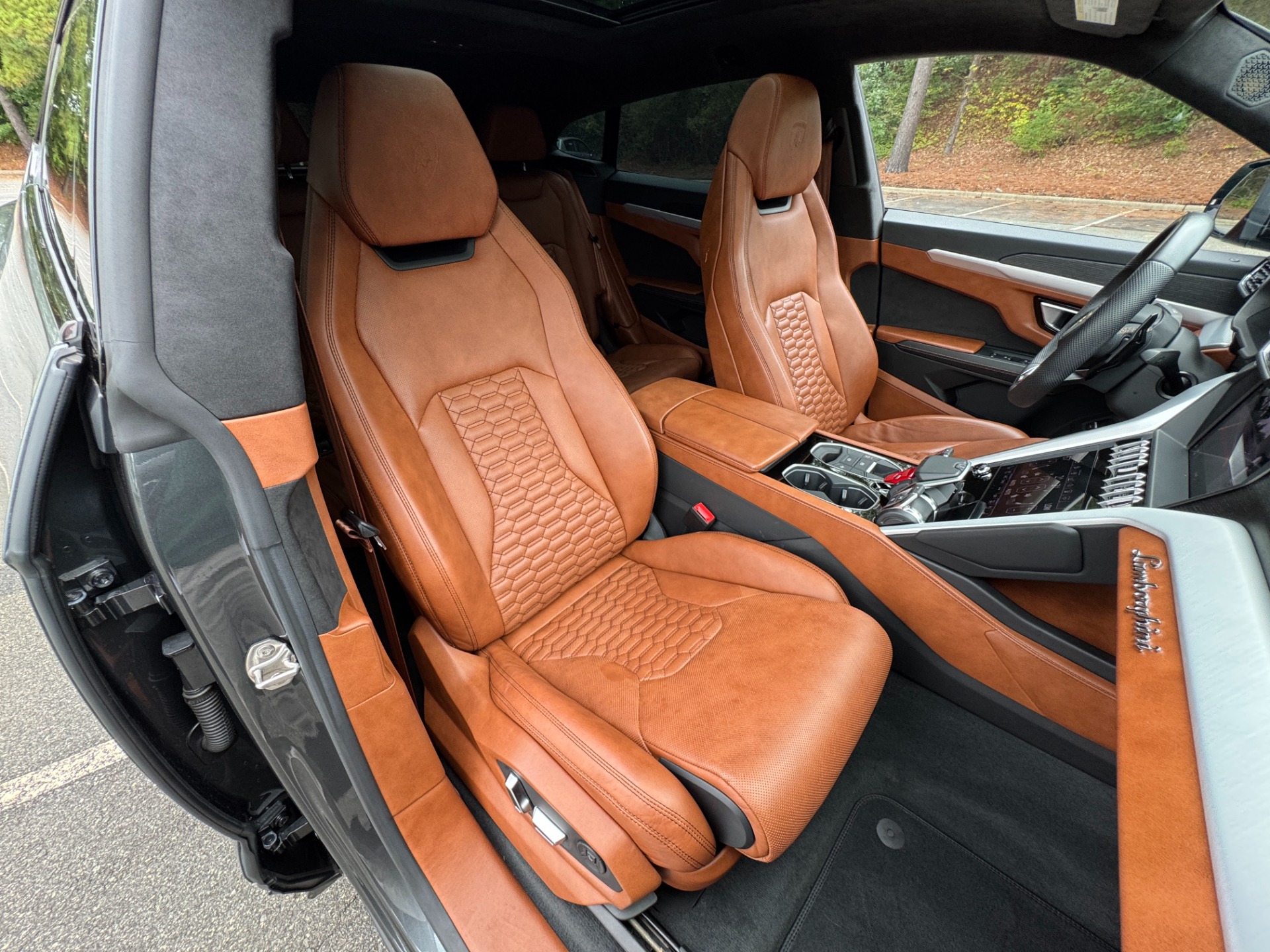 Used 2019 Lamborghini Urus CUSTOM WRAP / NIGHT VISION / 23IN WHEELS / ADVANCED 3D SOUND for sale $199,999 at Formula Imports in Charlotte NC 28227 45