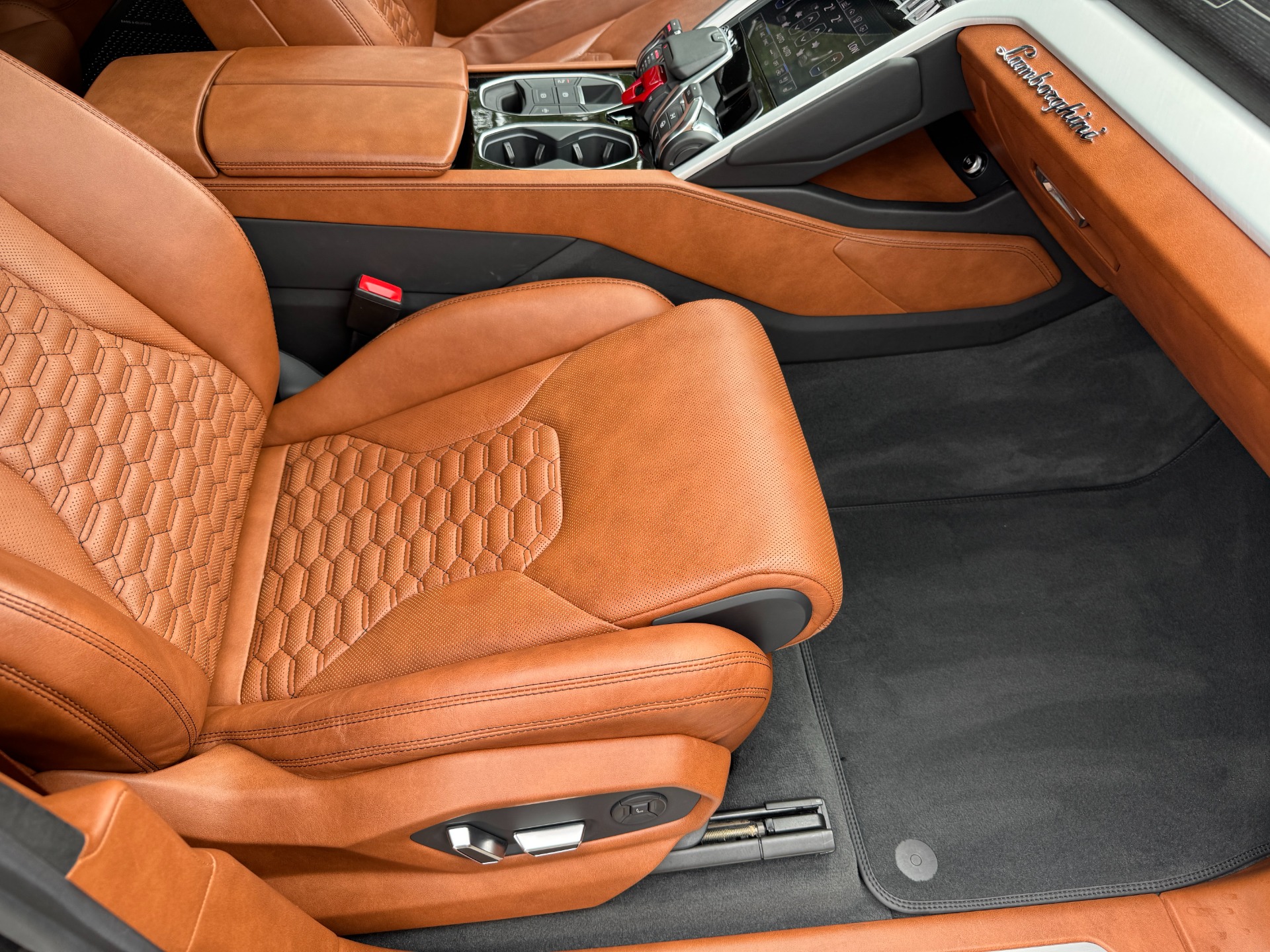 Used 2019 Lamborghini Urus CUSTOM WRAP / NIGHT VISION / 23IN WHEELS / ADVANCED 3D SOUND for sale $199,999 at Formula Imports in Charlotte NC 28227 47