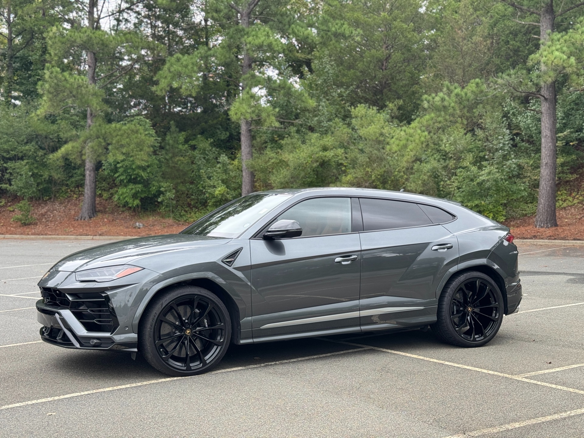 Used 2019 Lamborghini Urus CUSTOM WRAP / NIGHT VISION / 23IN WHEELS / ADVANCED 3D SOUND for sale $199,999 at Formula Imports in Charlotte NC 28227 5