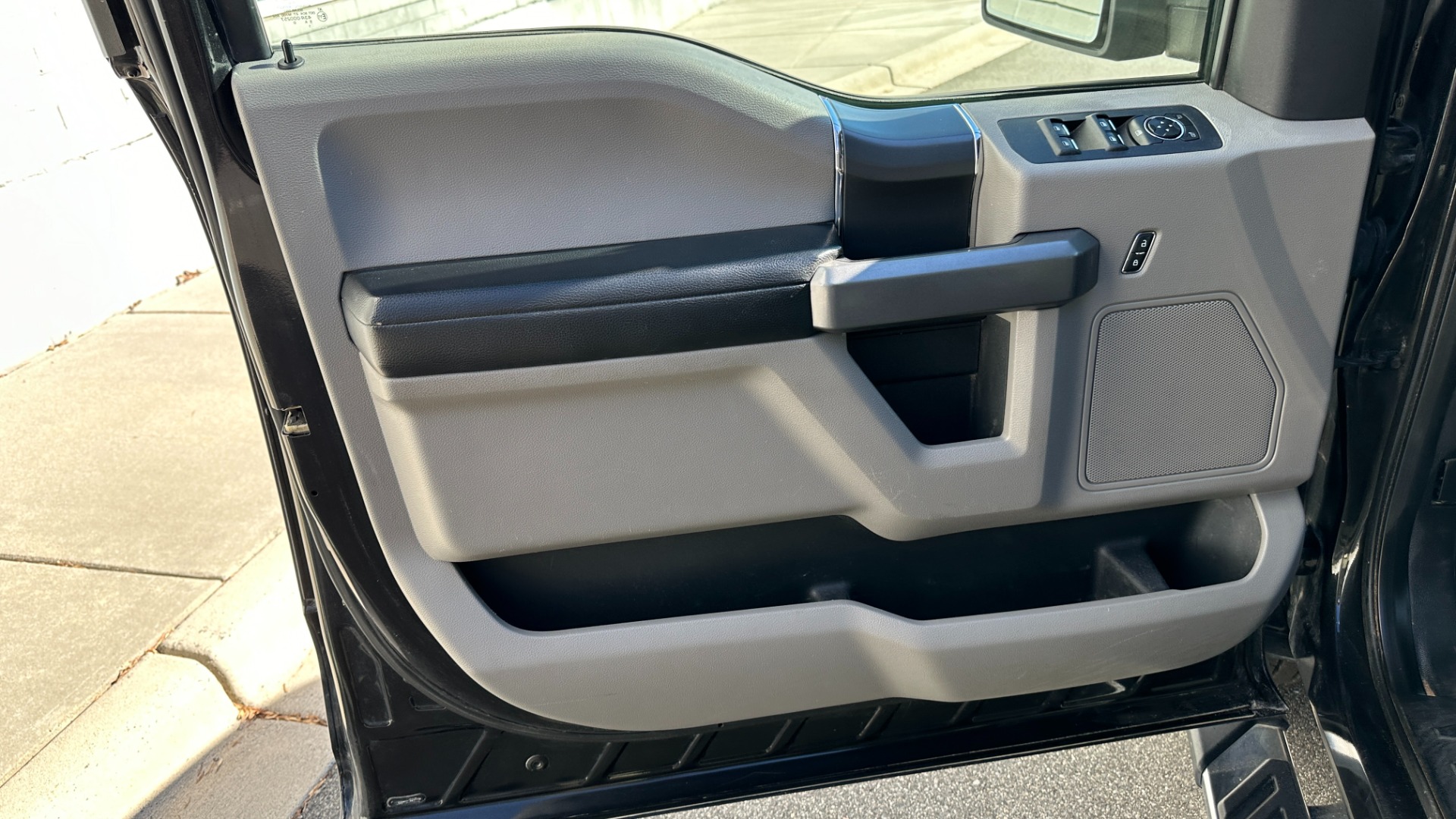 Used 2015 Ford F-150 XLT ECO BOOST // APPEARANCE PKG // TOW PKG for sale Sold at Formula Imports in Charlotte NC 28227 10