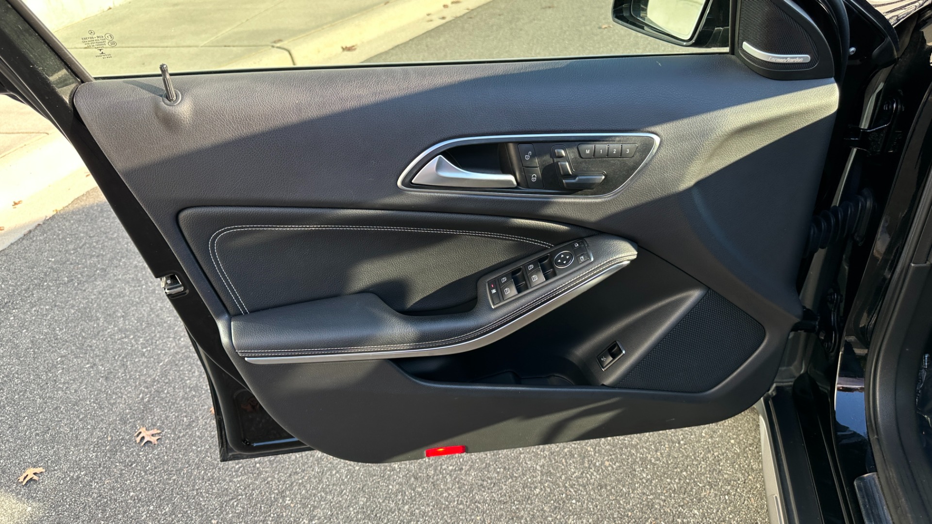 Used 2015 Mercedes-Benz GLA-Class GLA 250 / PREMIUM PACKAGE / SPORT PACKAGE / PANORAMIC ROOF for sale $15,995 at Formula Imports in Charlotte NC 28227 10