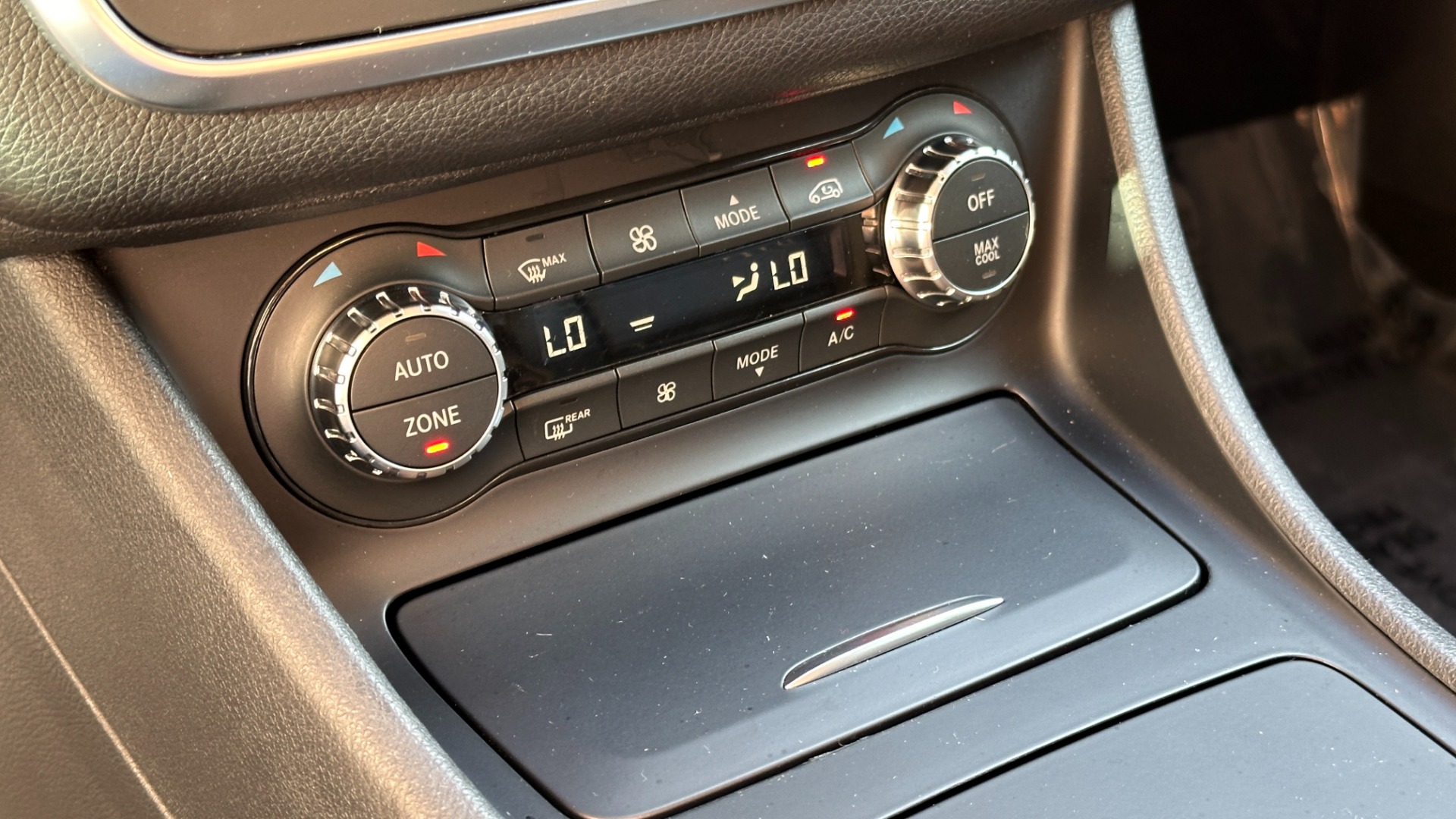 Used 2015 Mercedes-Benz GLA-Class GLA 250 / PREMIUM PACKAGE / SPORT PACKAGE / PANORAMIC ROOF for sale $15,995 at Formula Imports in Charlotte NC 28227 18