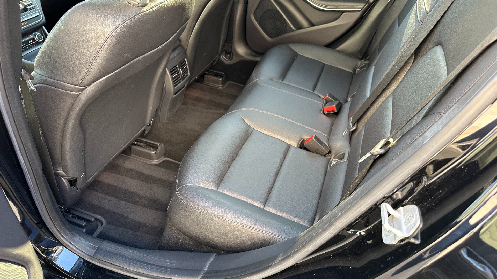 Used 2015 Mercedes-Benz GLA-Class GLA 250 / PREMIUM PACKAGE / SPORT PACKAGE / PANORAMIC ROOF for sale $15,995 at Formula Imports in Charlotte NC 28227 24