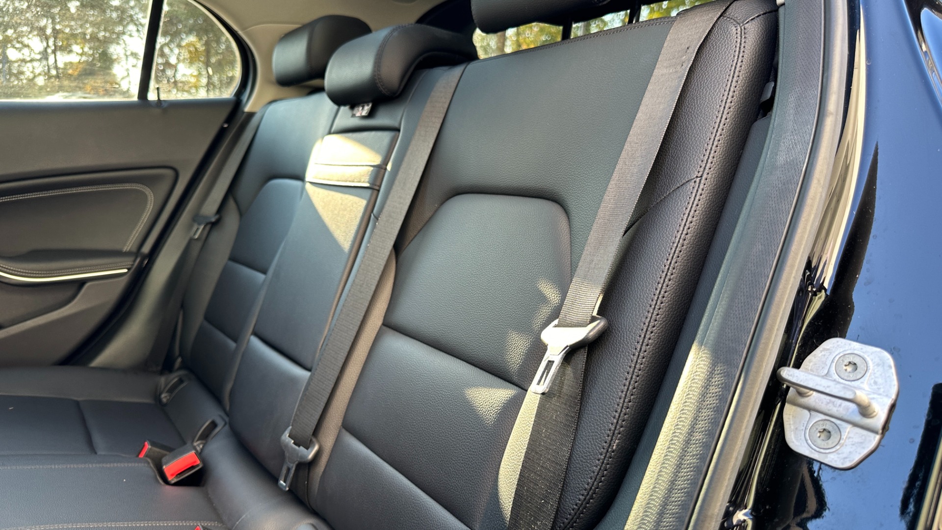 Used 2015 Mercedes-Benz GLA-Class GLA 250 / PREMIUM PACKAGE / SPORT PACKAGE / PANORAMIC ROOF for sale $15,995 at Formula Imports in Charlotte NC 28227 25