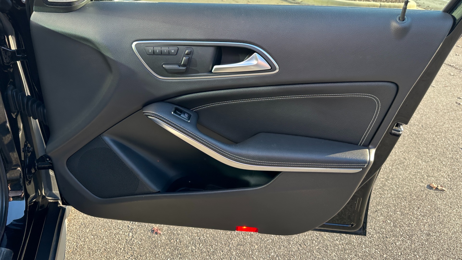 Used 2015 Mercedes-Benz GLA-Class GLA 250 / PREMIUM PACKAGE / SPORT PACKAGE / PANORAMIC ROOF for sale $15,995 at Formula Imports in Charlotte NC 28227 31