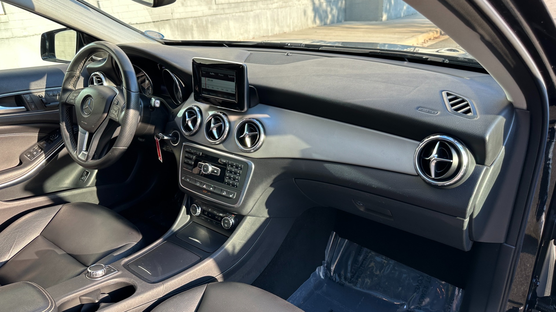 Used 2015 Mercedes-Benz GLA-Class GLA 250 / PREMIUM PACKAGE / SPORT PACKAGE / PANORAMIC ROOF for sale $15,995 at Formula Imports in Charlotte NC 28227 32
