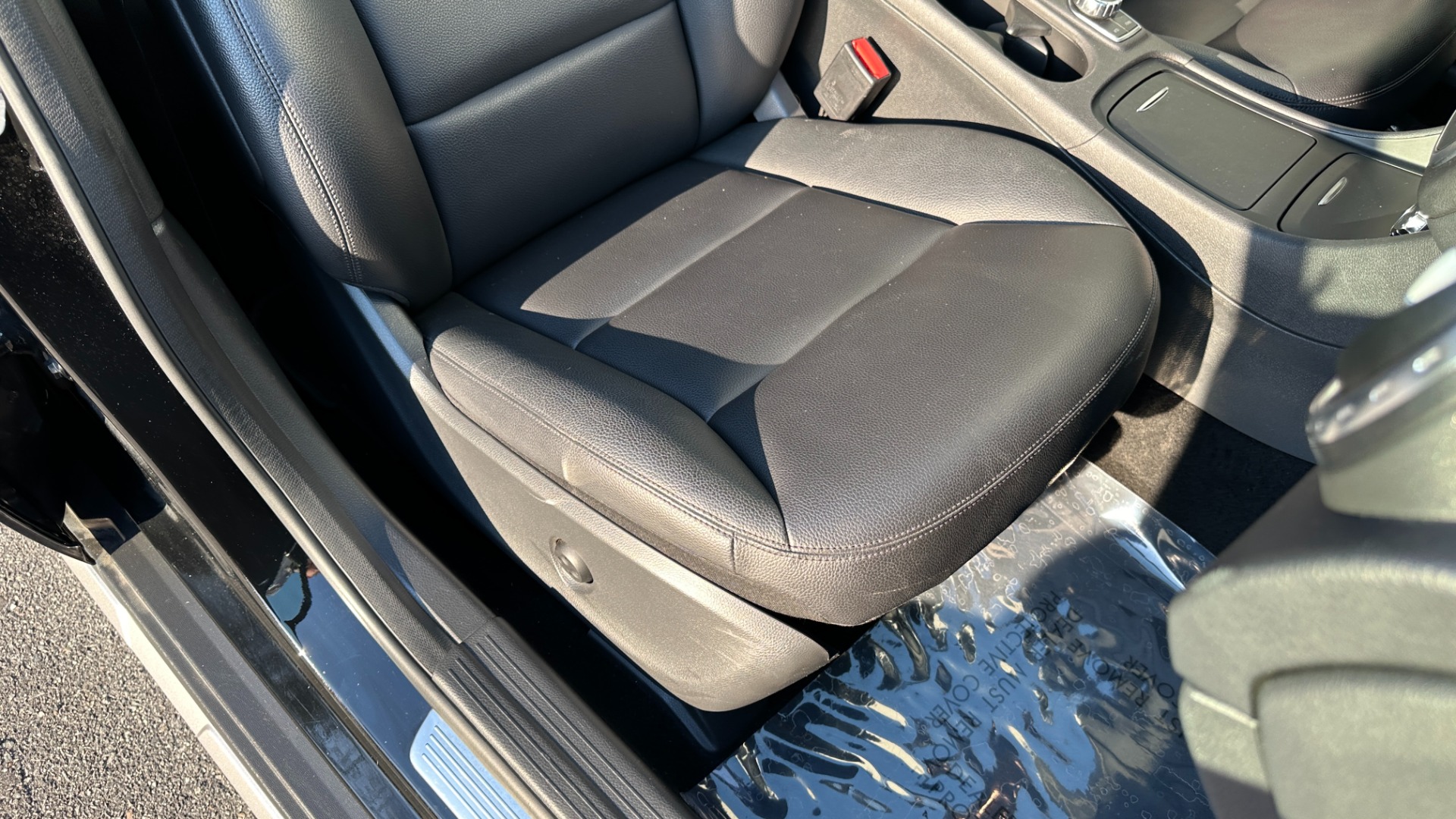 Used 2015 Mercedes-Benz GLA-Class GLA 250 / PREMIUM PACKAGE / SPORT PACKAGE / PANORAMIC ROOF for sale Sold at Formula Imports in Charlotte NC 28227 34