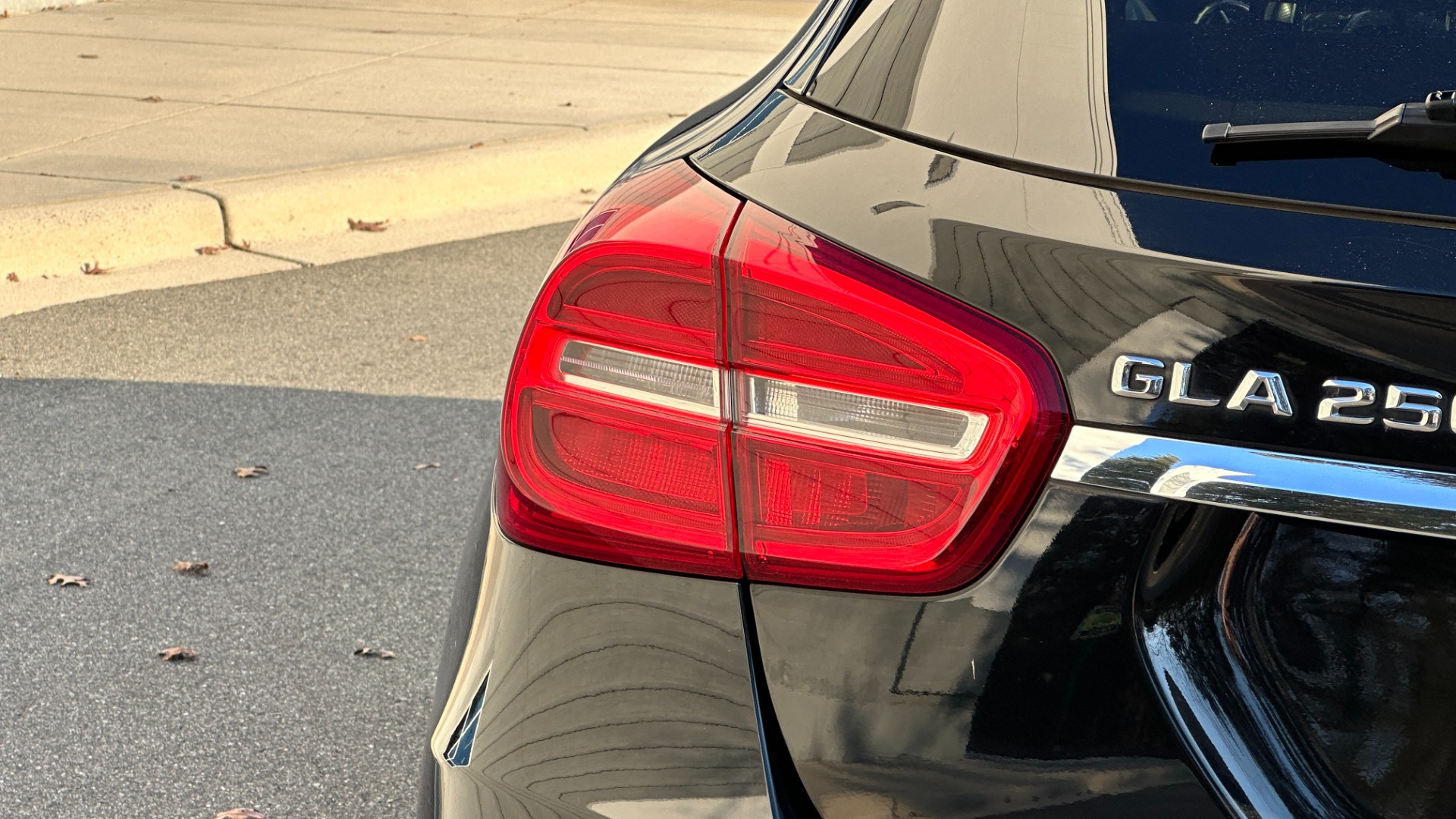 Used 2015 Mercedes-Benz GLA-Class GLA 250 / PREMIUM PACKAGE / SPORT PACKAGE / PANORAMIC ROOF for sale $15,995 at Formula Imports in Charlotte NC 28227 40