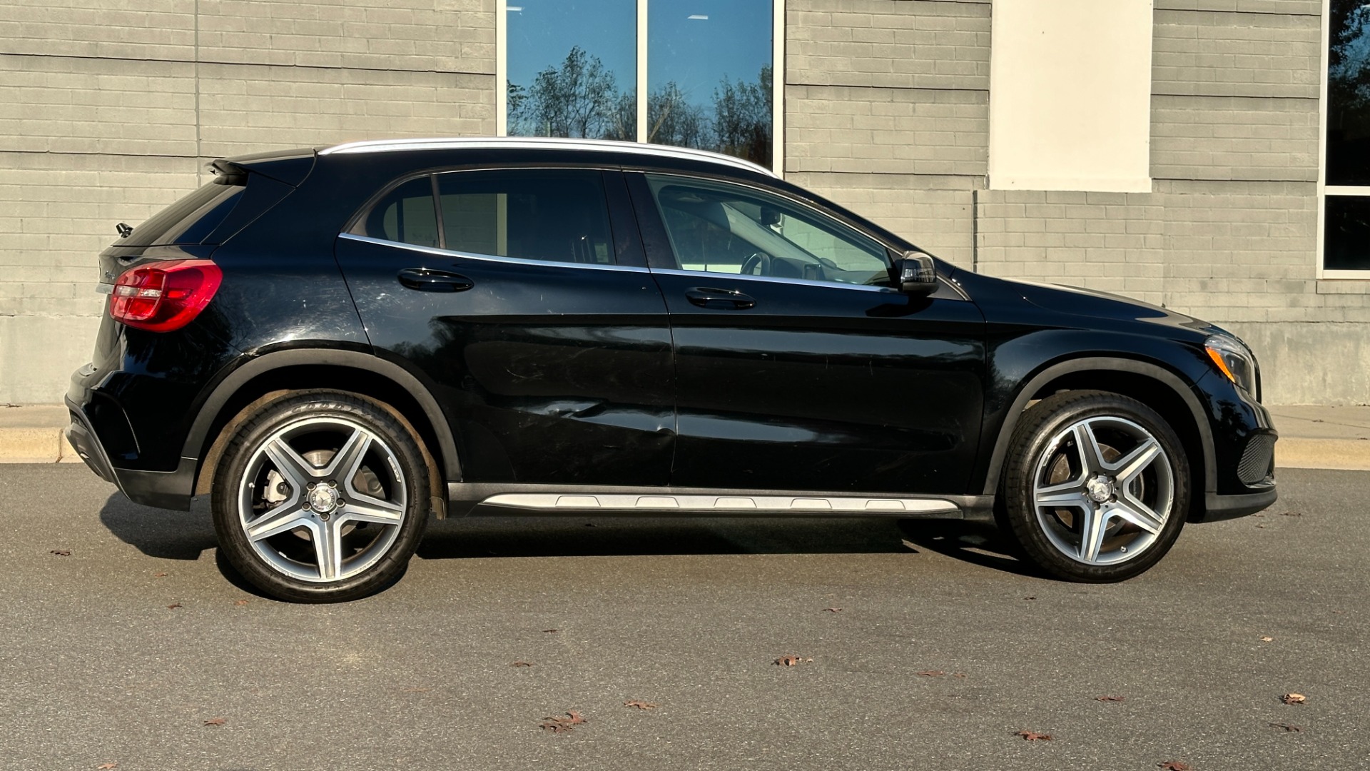 Used 2015 Mercedes-Benz GLA-Class GLA 250 / PREMIUM PACKAGE / SPORT PACKAGE / PANORAMIC ROOF for sale $15,995 at Formula Imports in Charlotte NC 28227 6